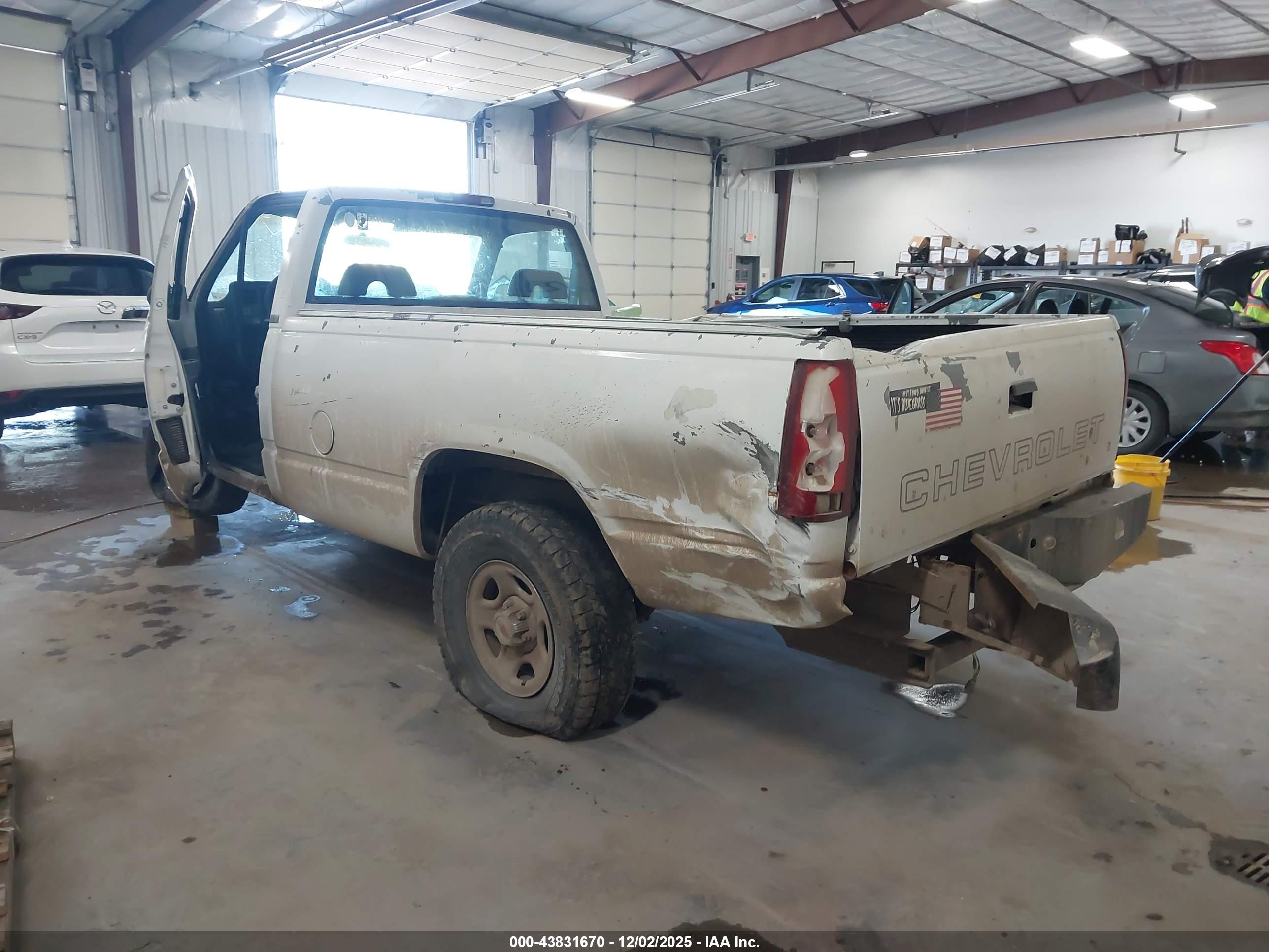 CHEVROLET GMT-400 image 3
