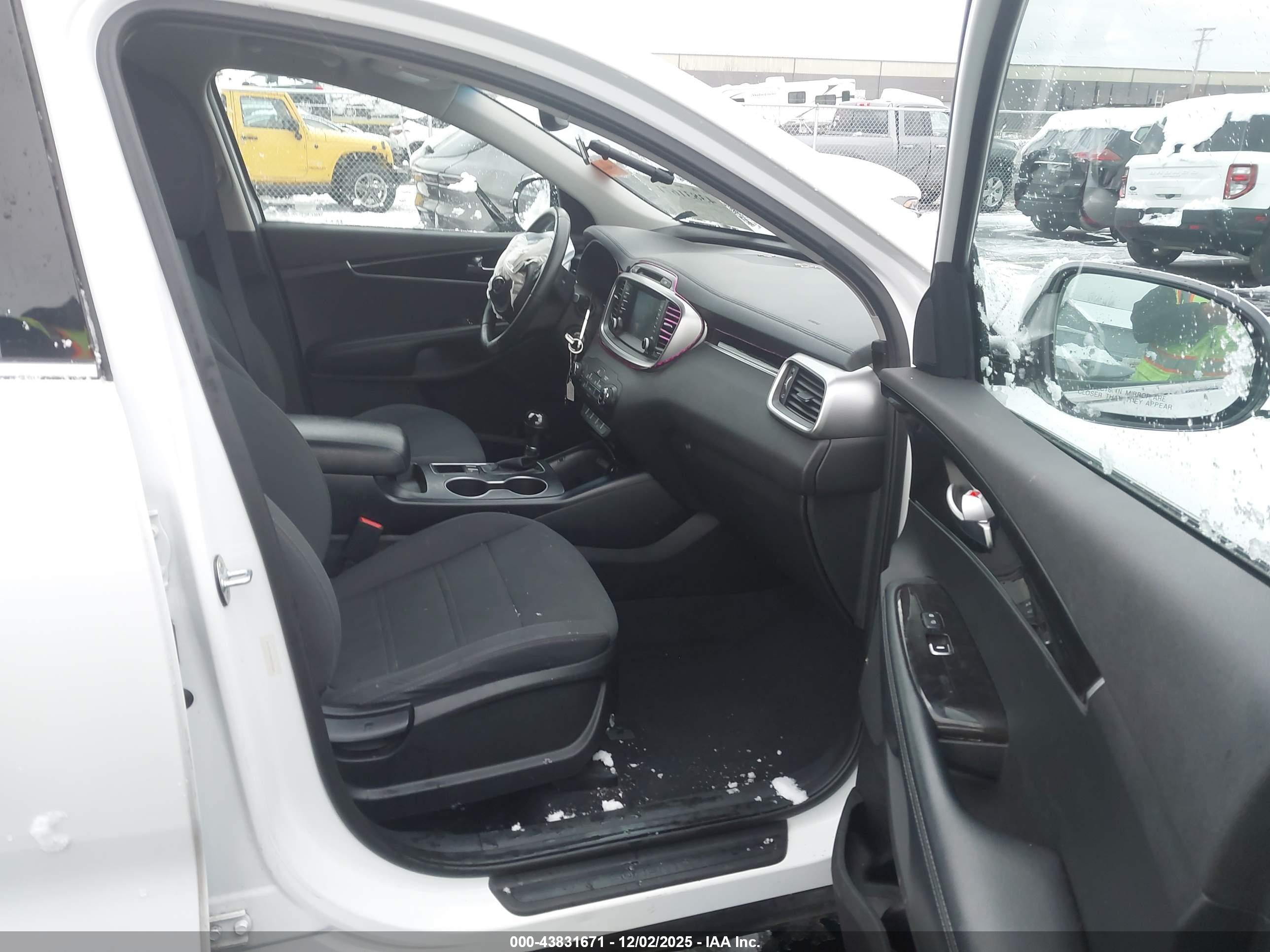 KIA SORENTO image 5
