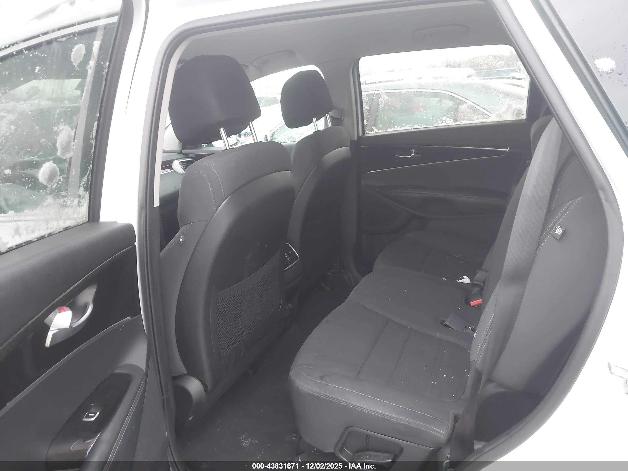 KIA SORENTO image 8