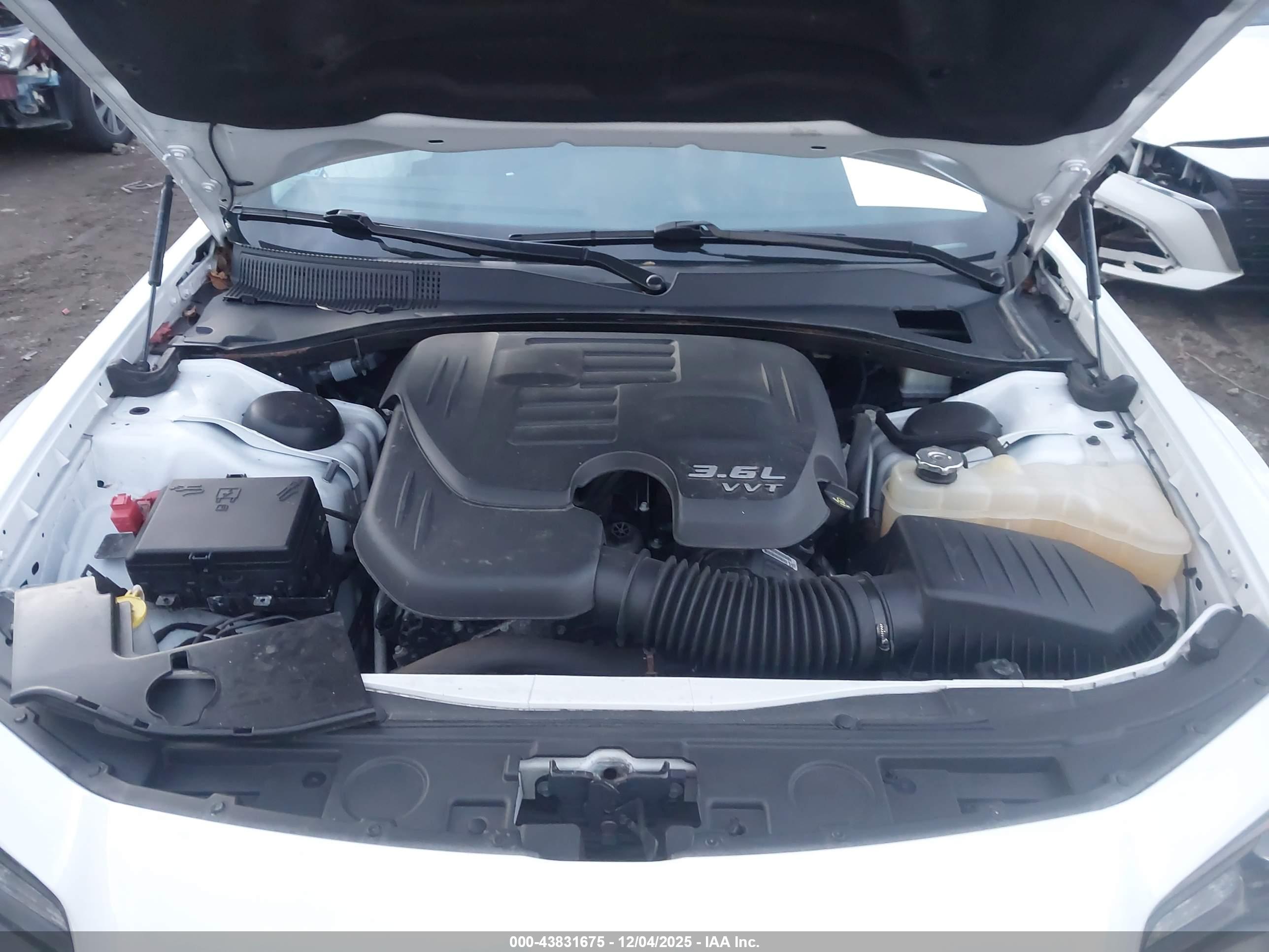 CHRYSLER 300 image 10