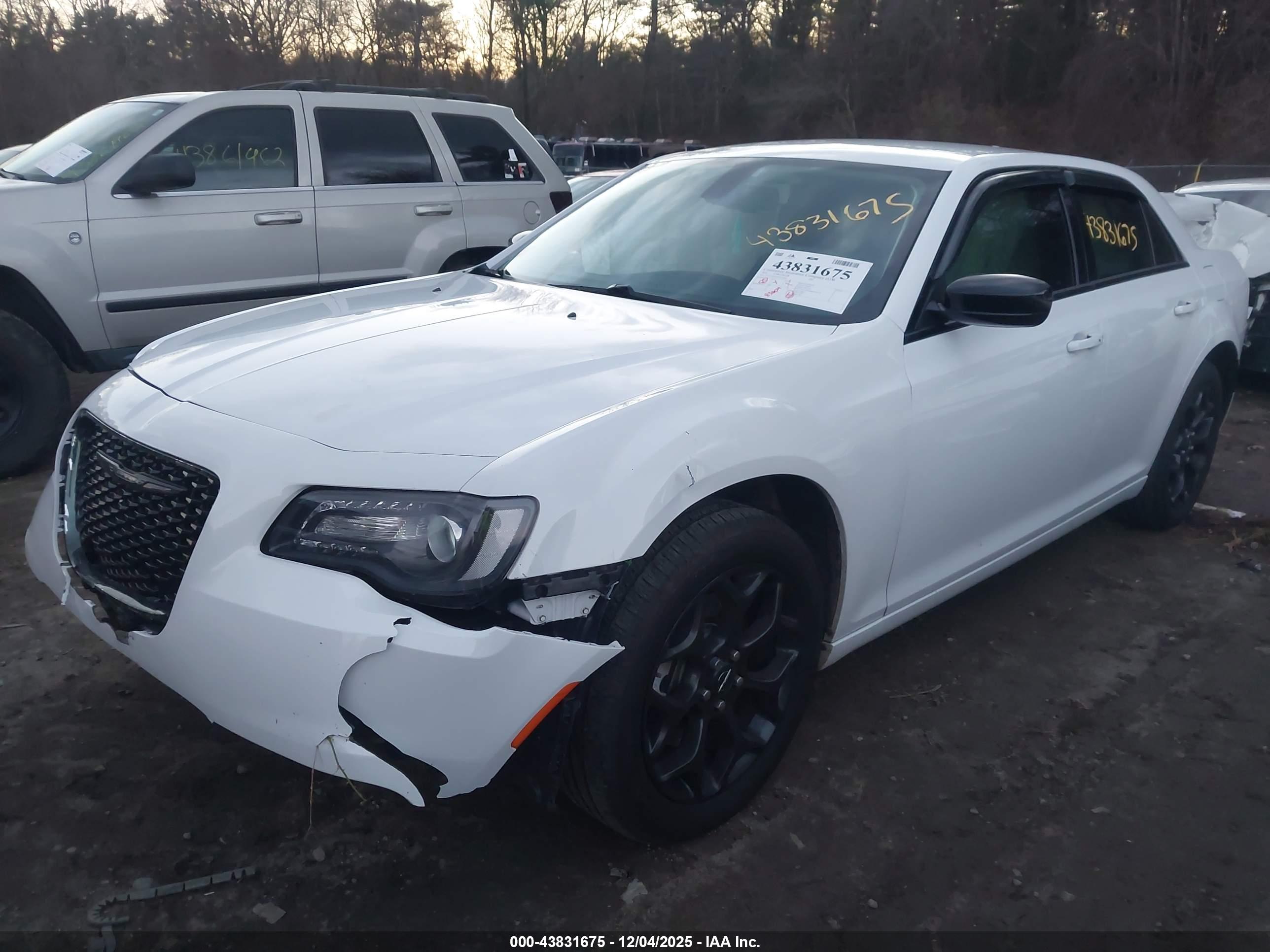 CHRYSLER 300 image 2