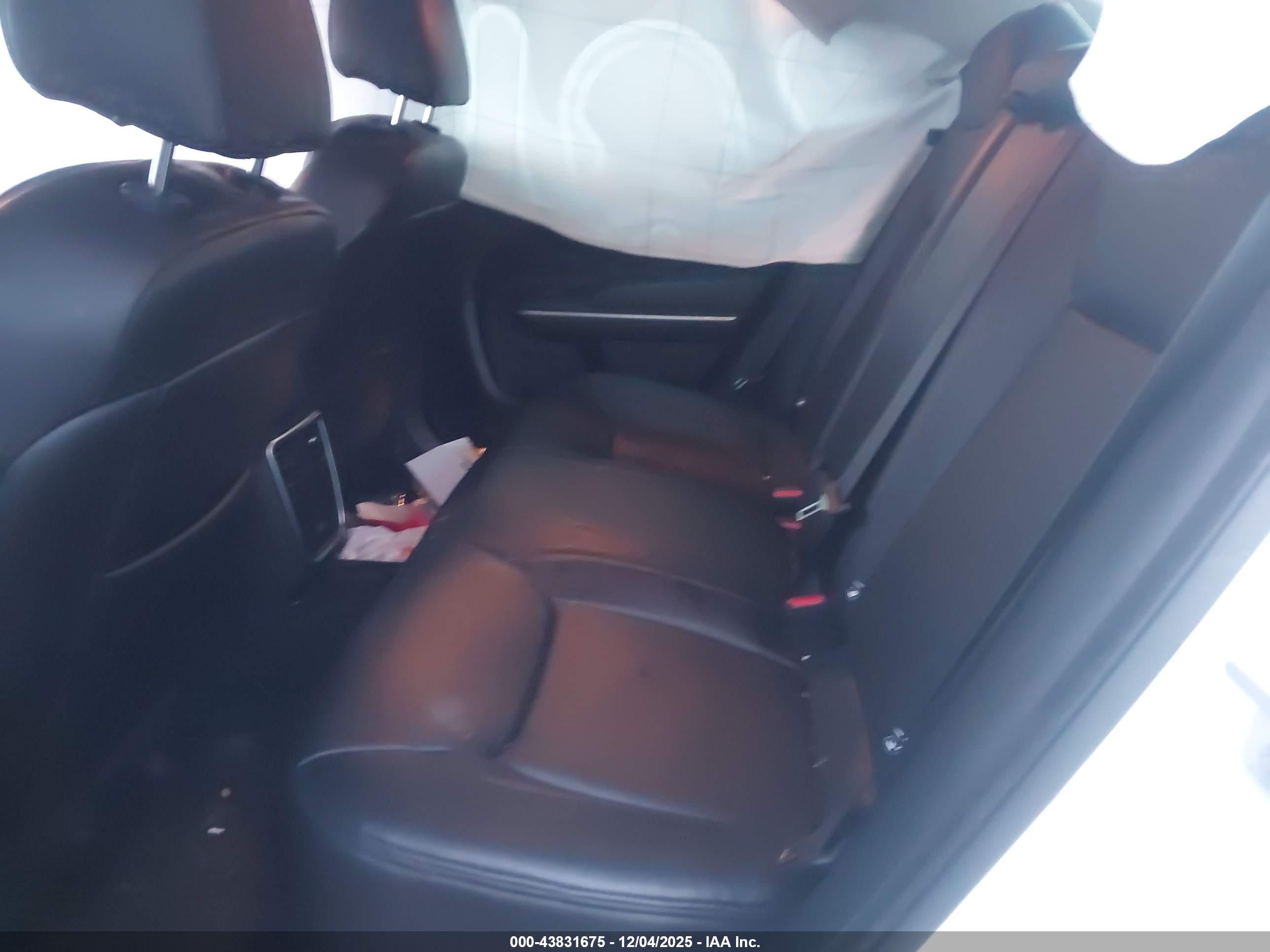 CHRYSLER 300 image 8