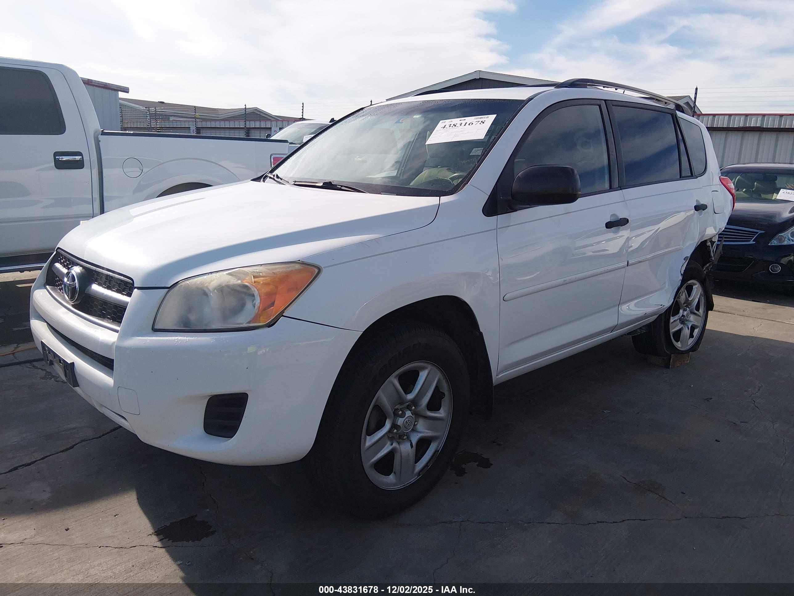 TOYOTA RAV4 image 2