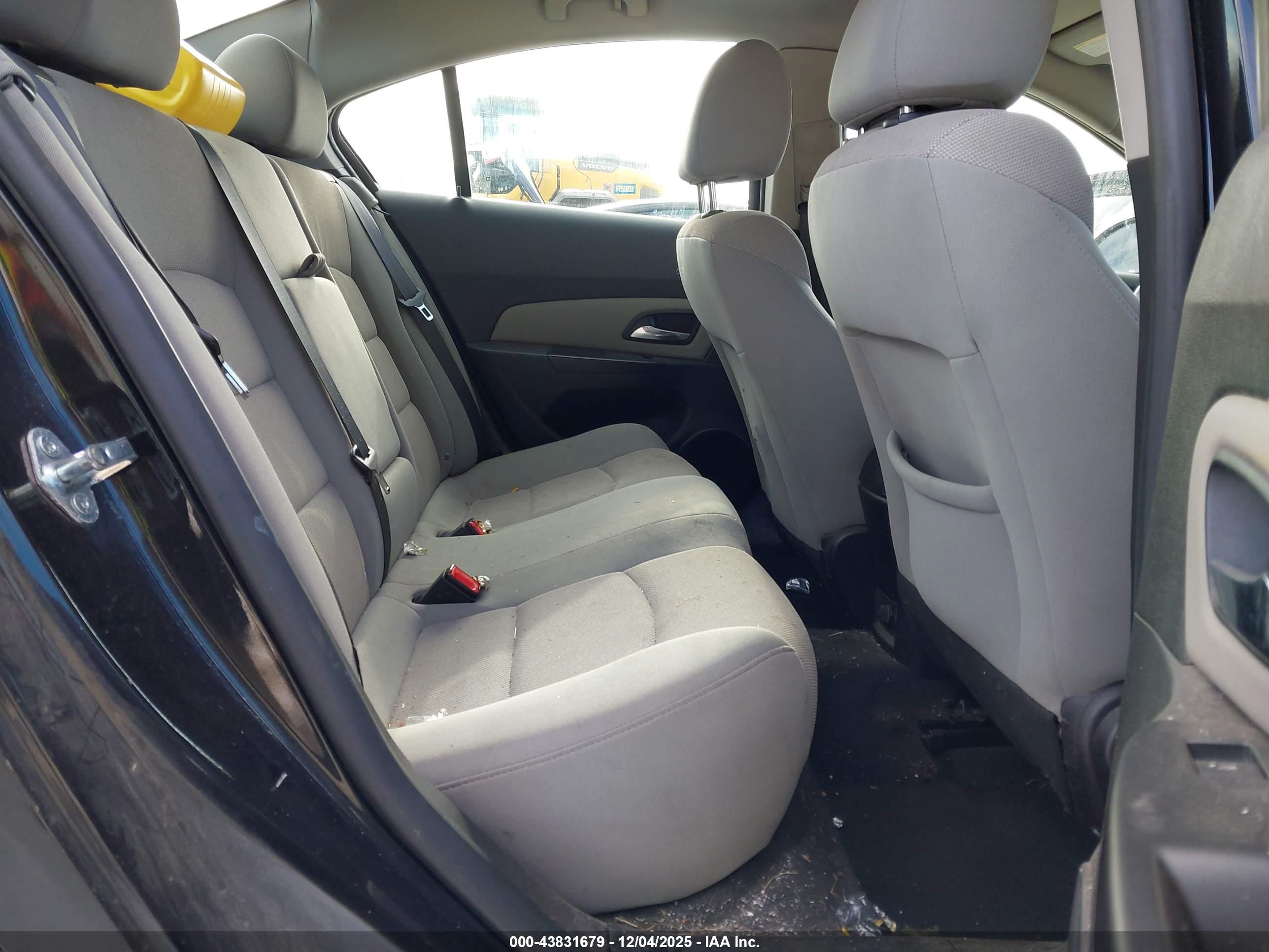 CHEVROLET CRUZE image 8