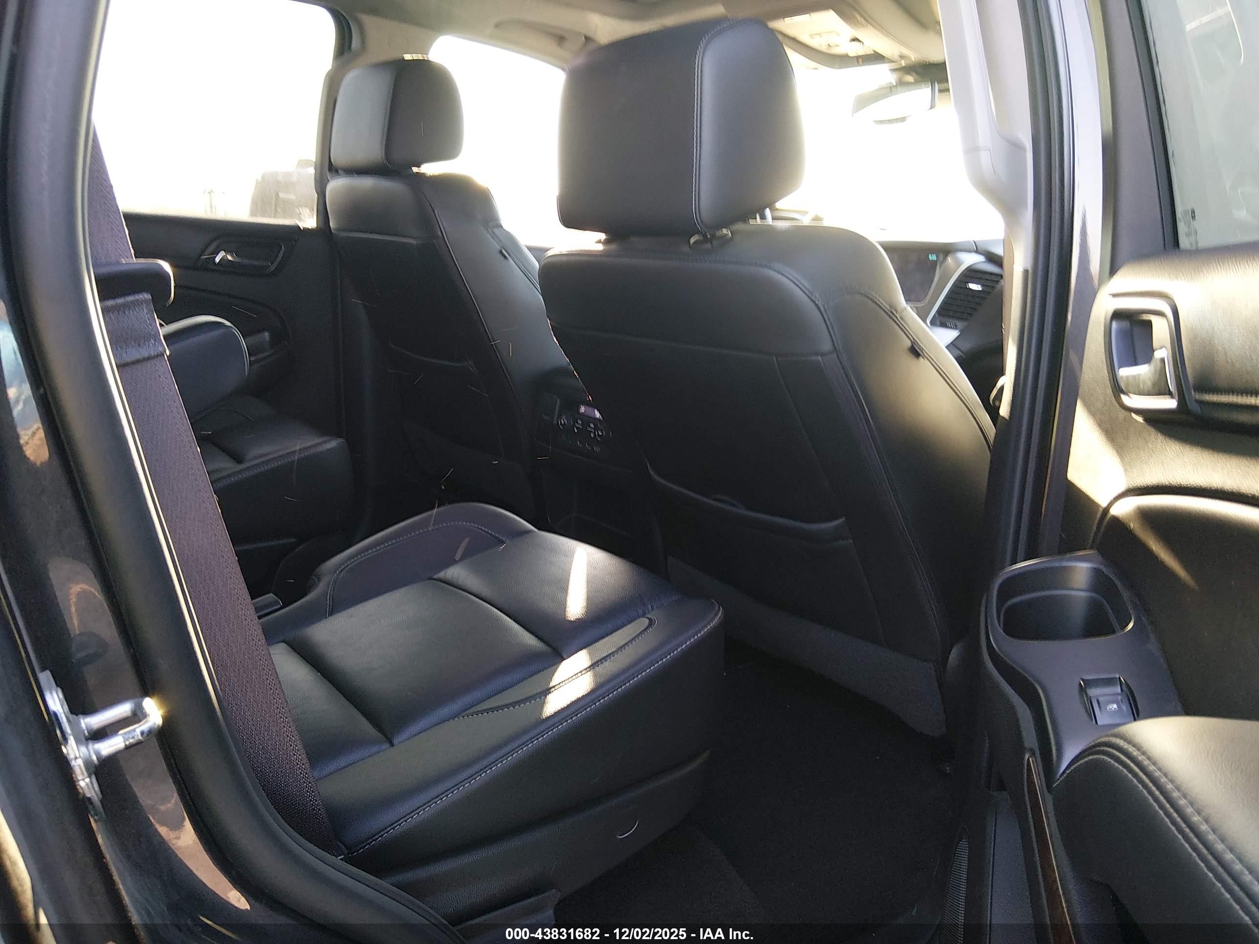 CHEVROLET TAHOE image 8