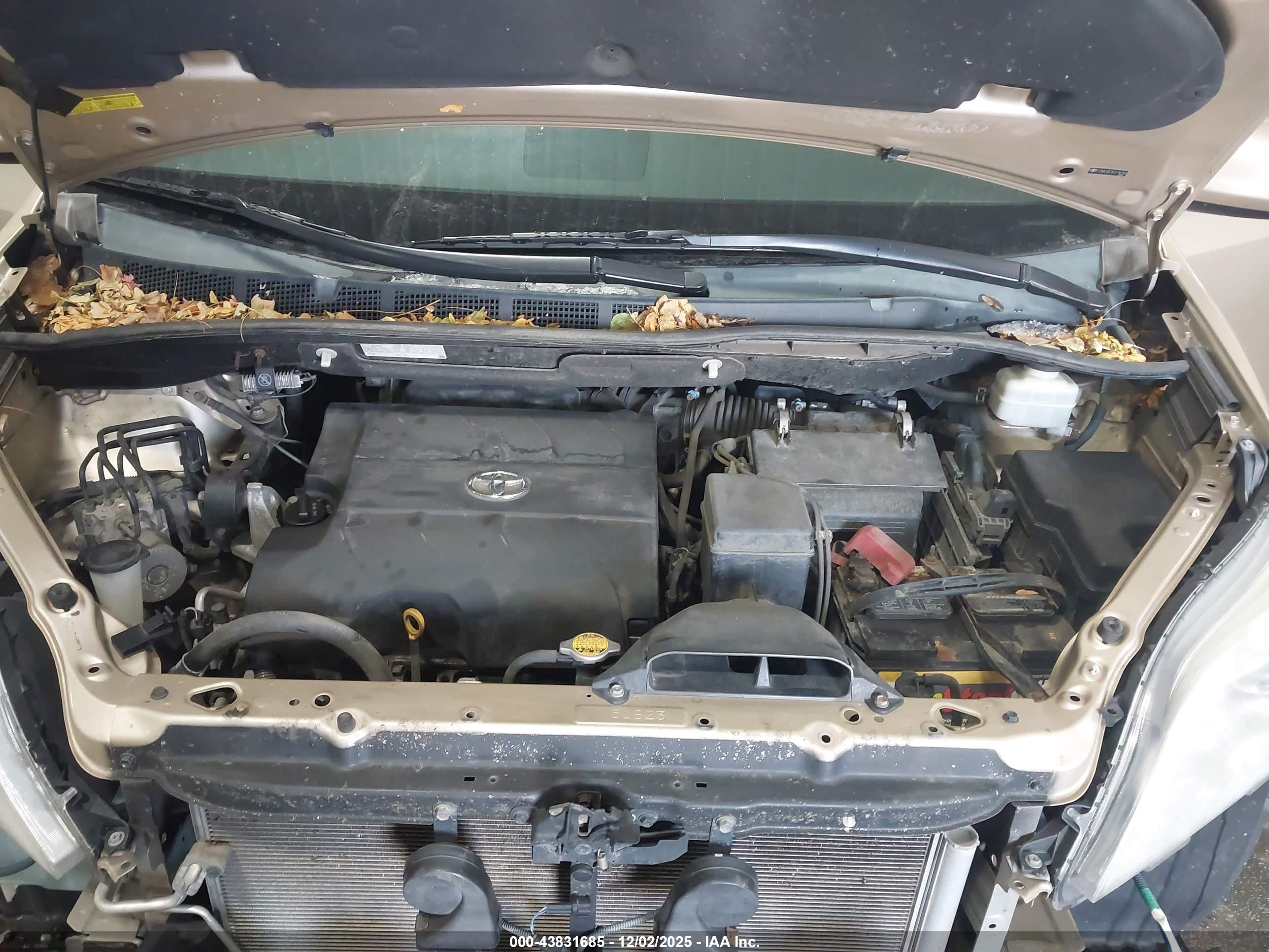 TOYOTA SIENNA image 10