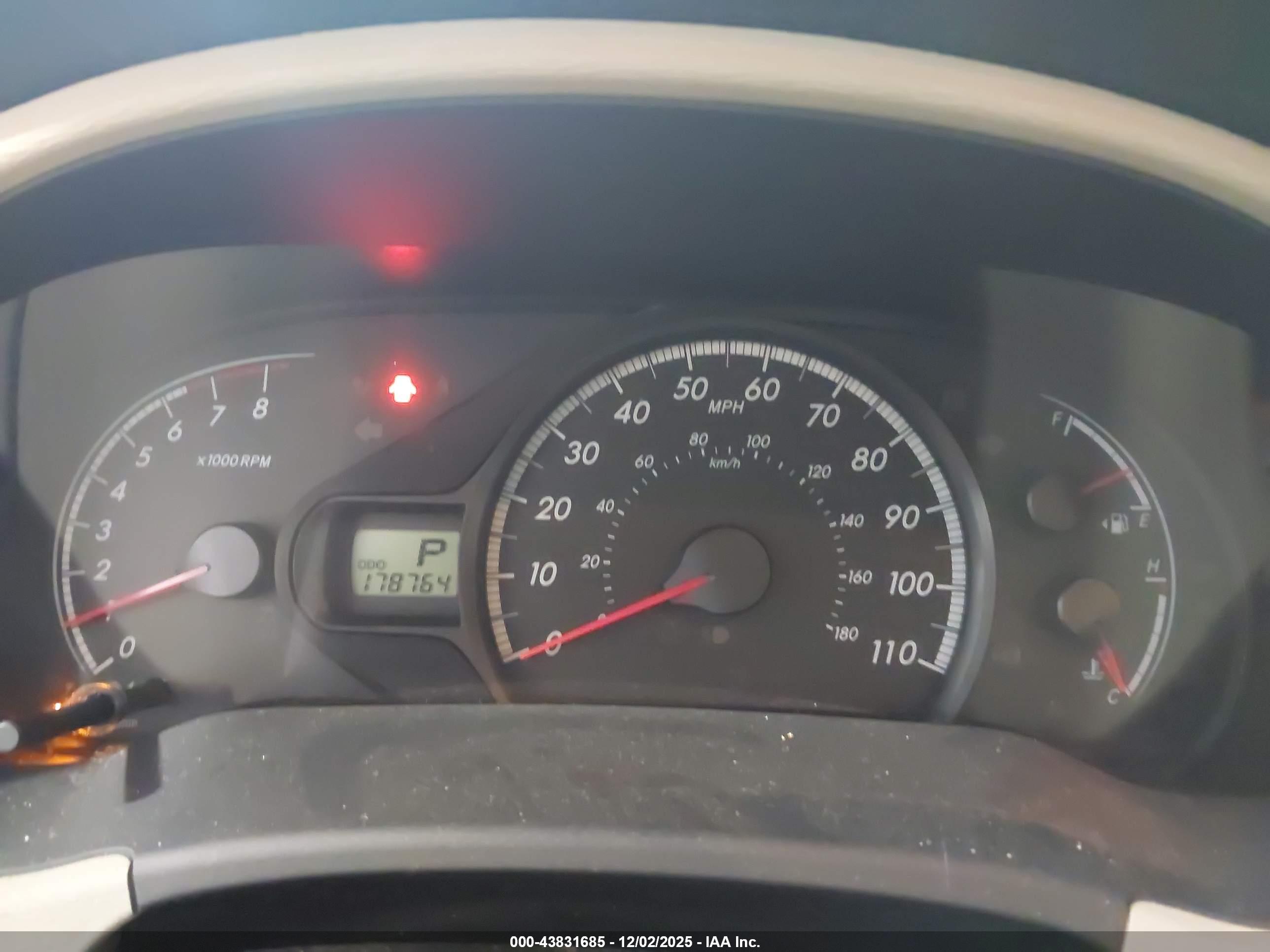 TOYOTA SIENNA image 7