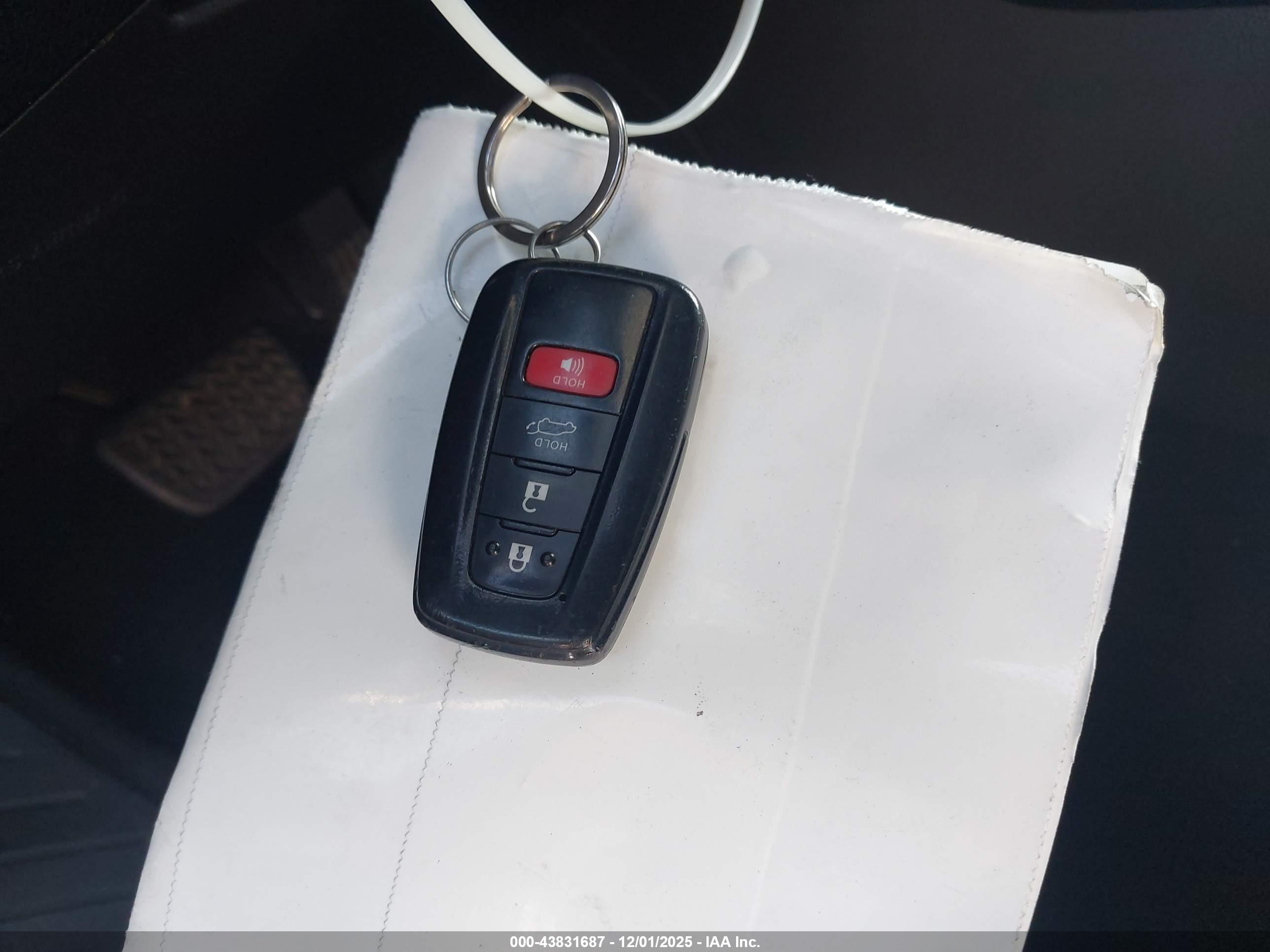 TOYOTA RAV4 image 11