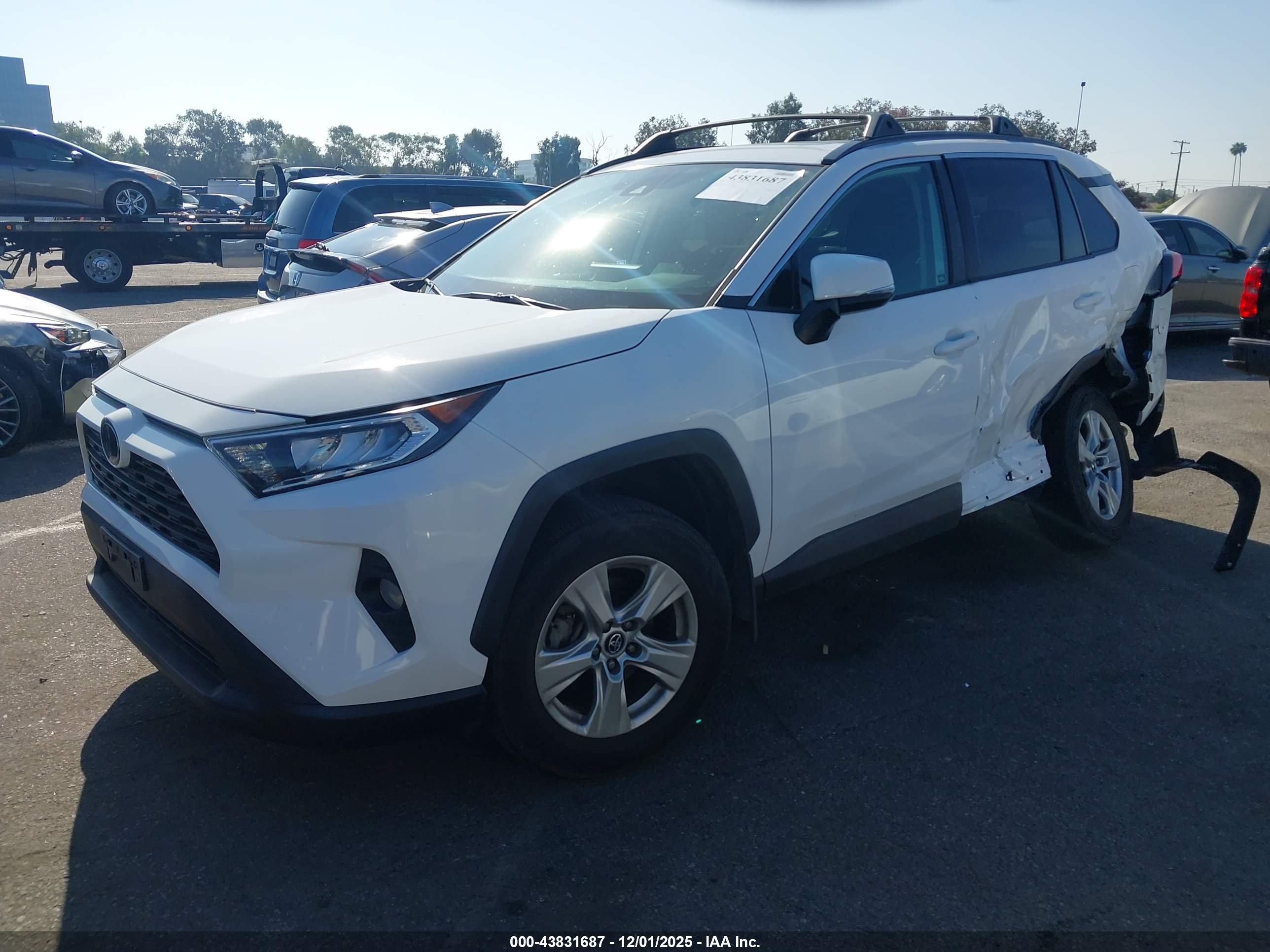 TOYOTA RAV4 image 2