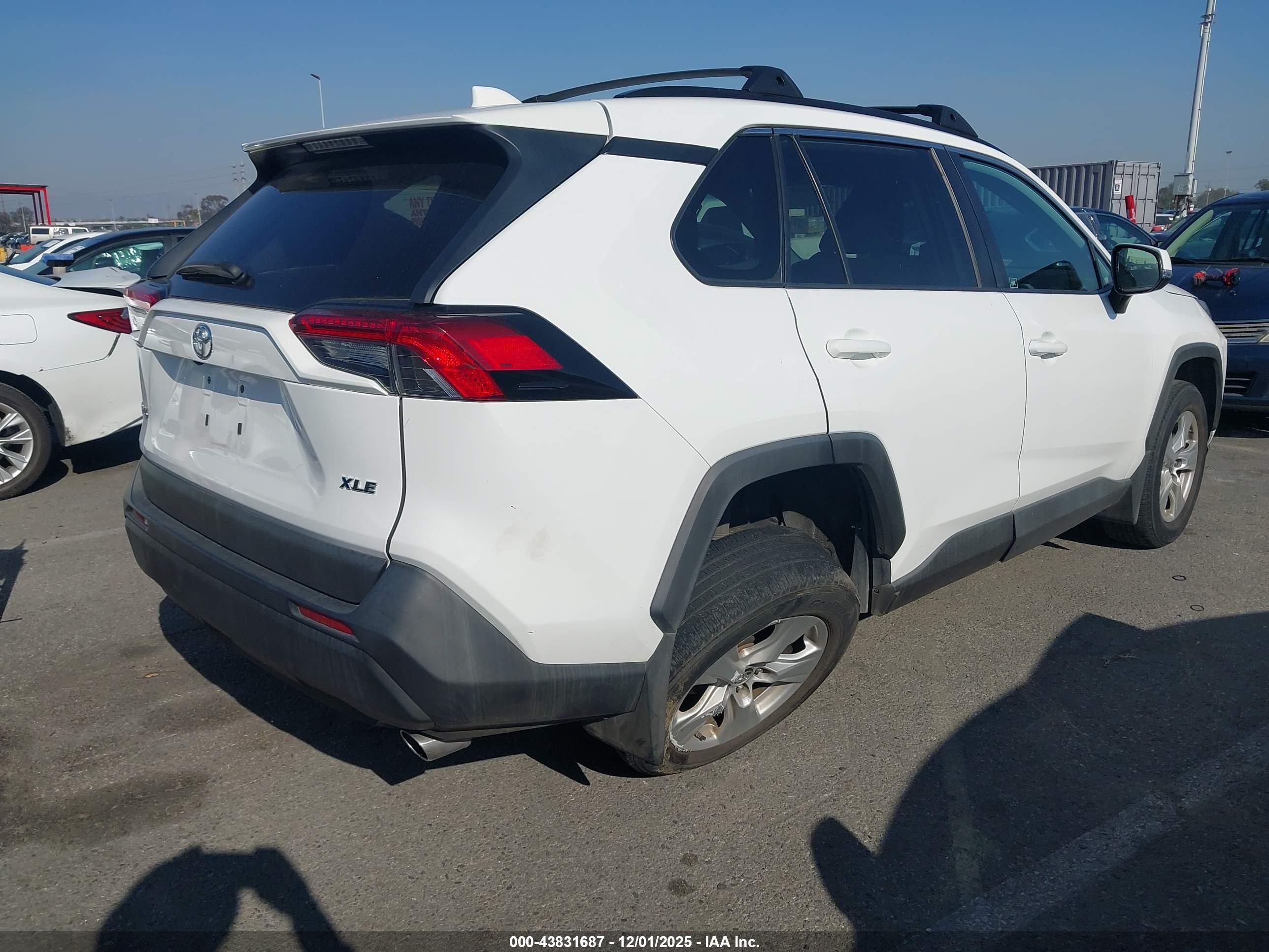 TOYOTA RAV4 image 4