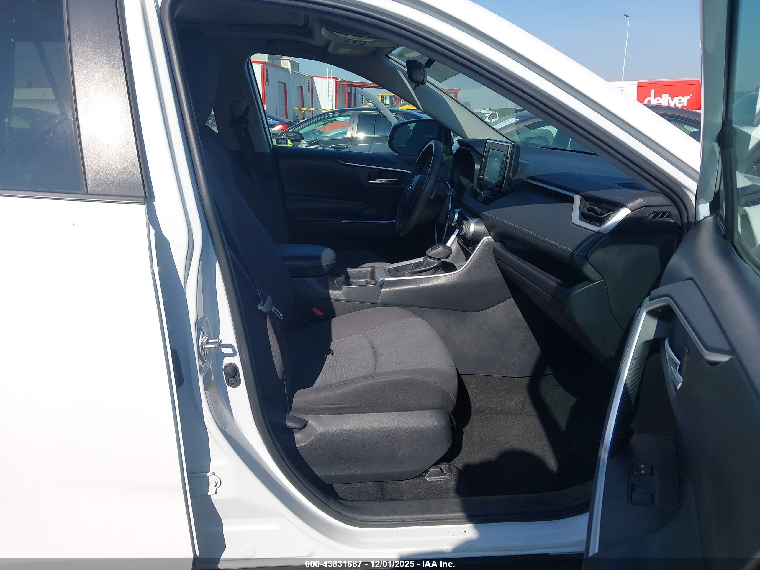 TOYOTA RAV4 image 5