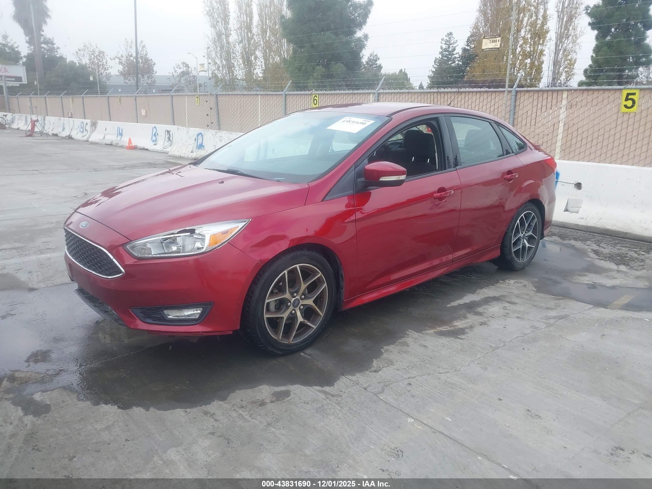 FORD FOCUS image 2