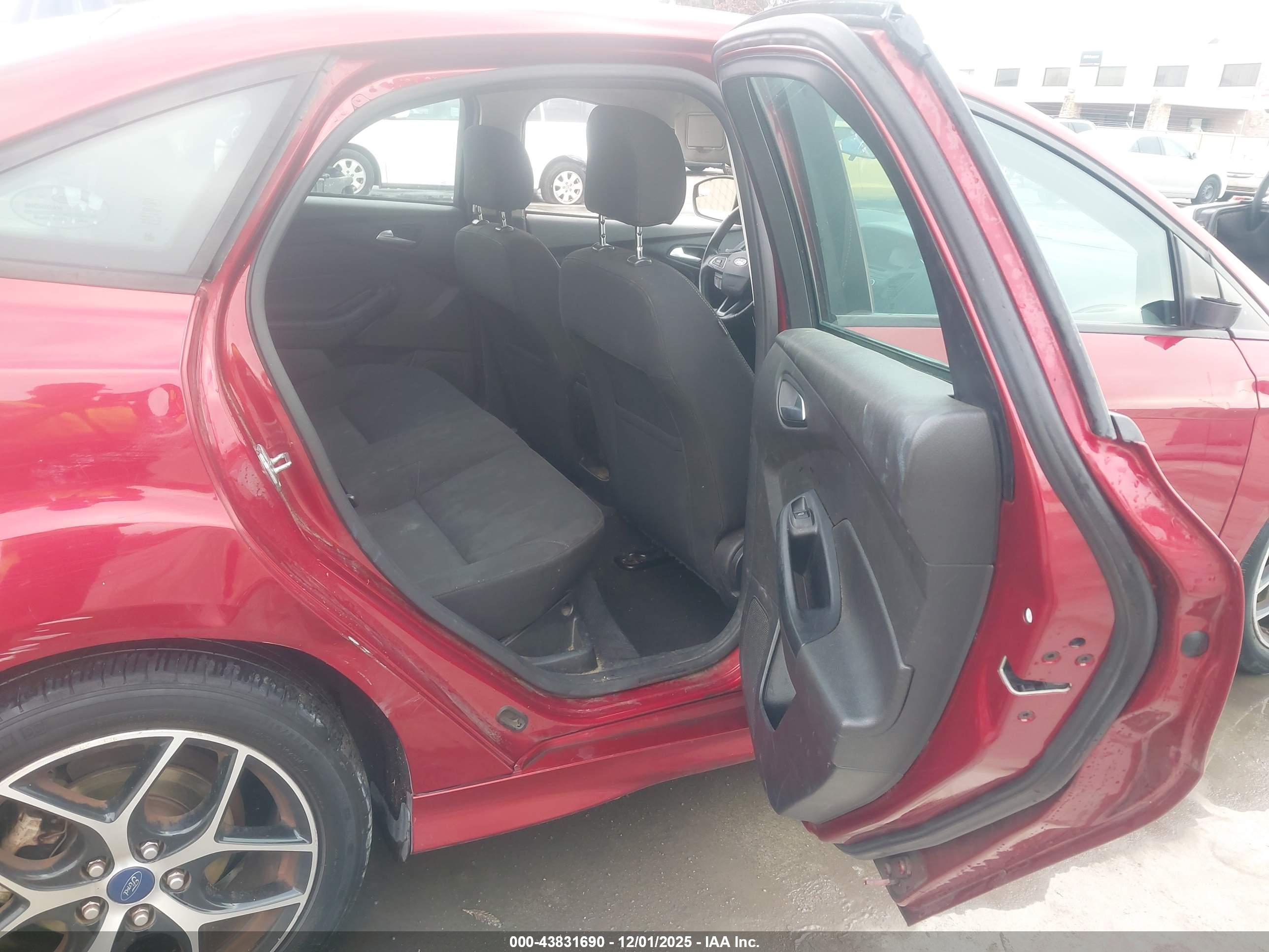 FORD FOCUS image 8