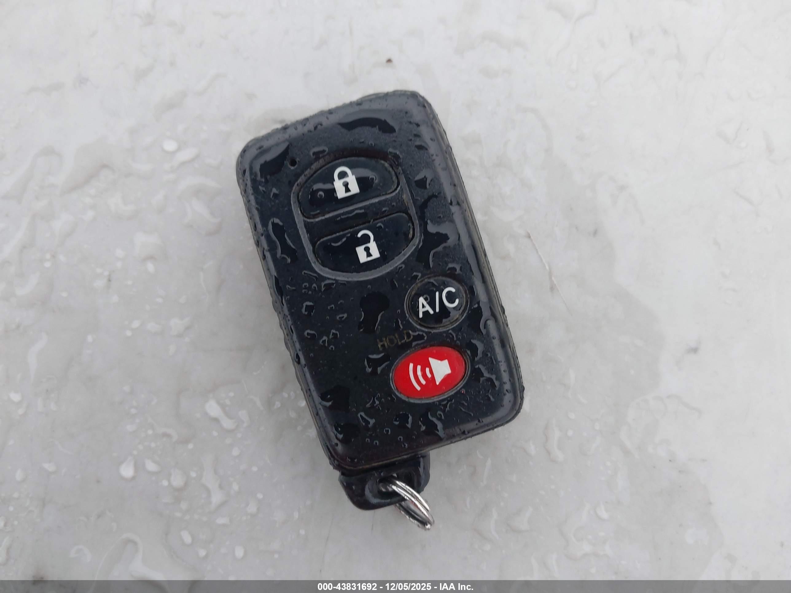 TOYOTA PRIUS image 11