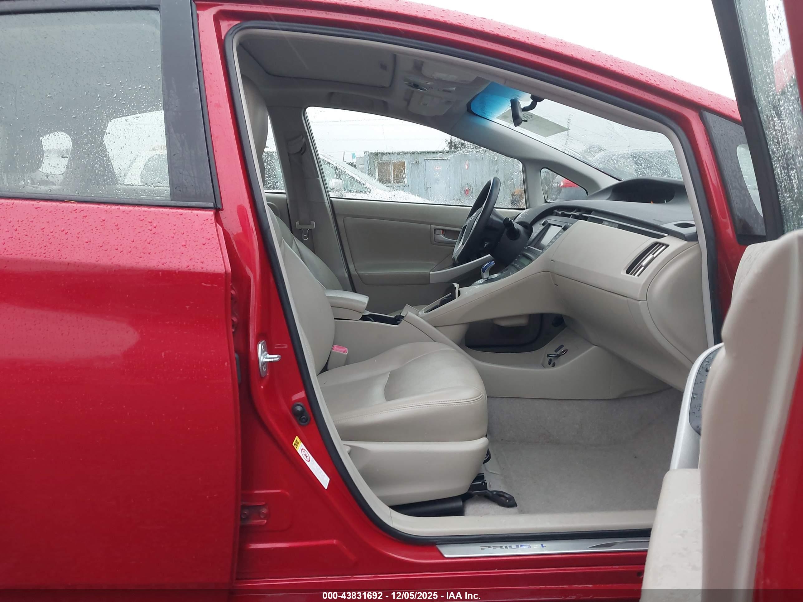 TOYOTA PRIUS image 5