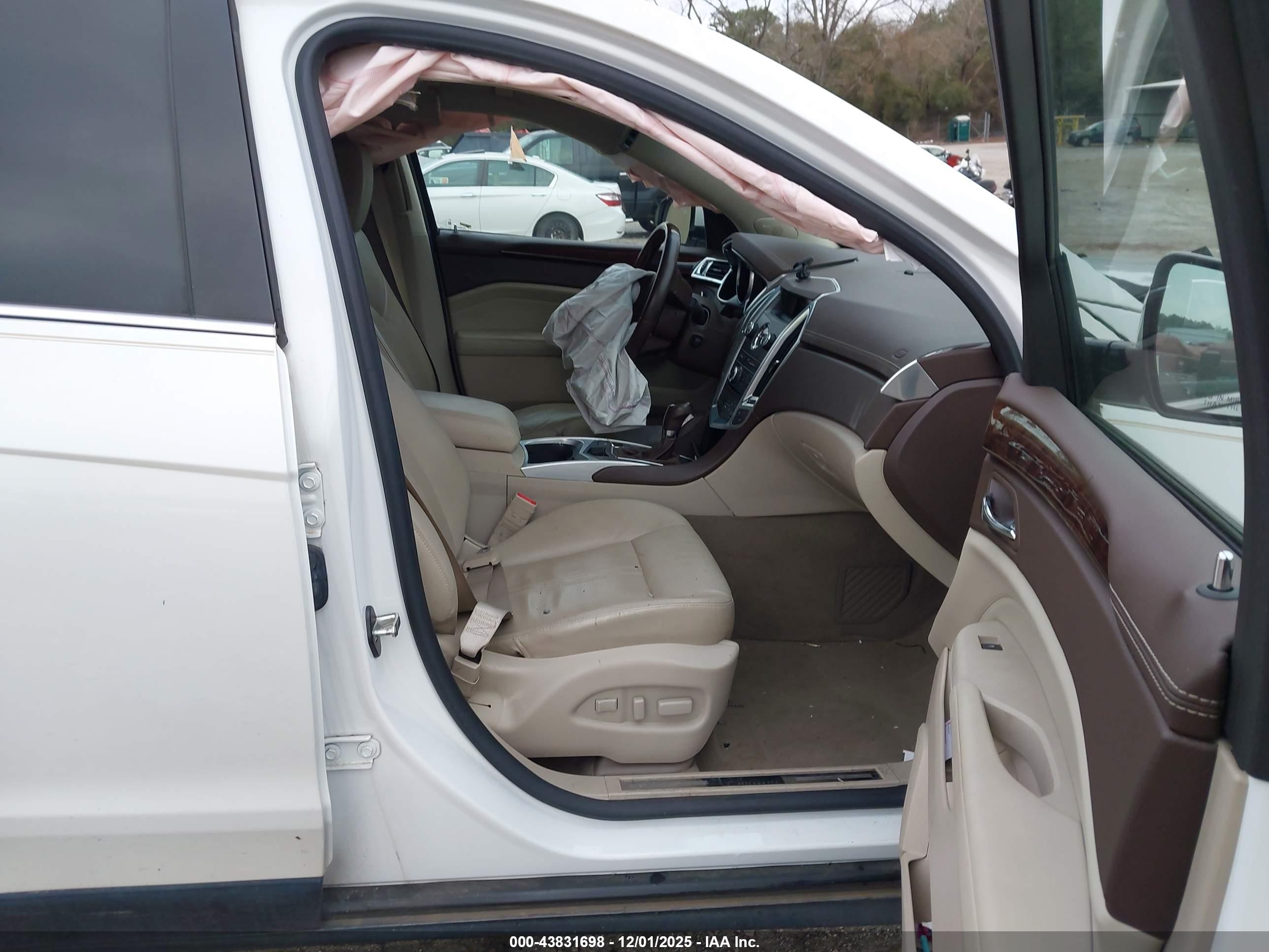 CADILLAC SRX image 5