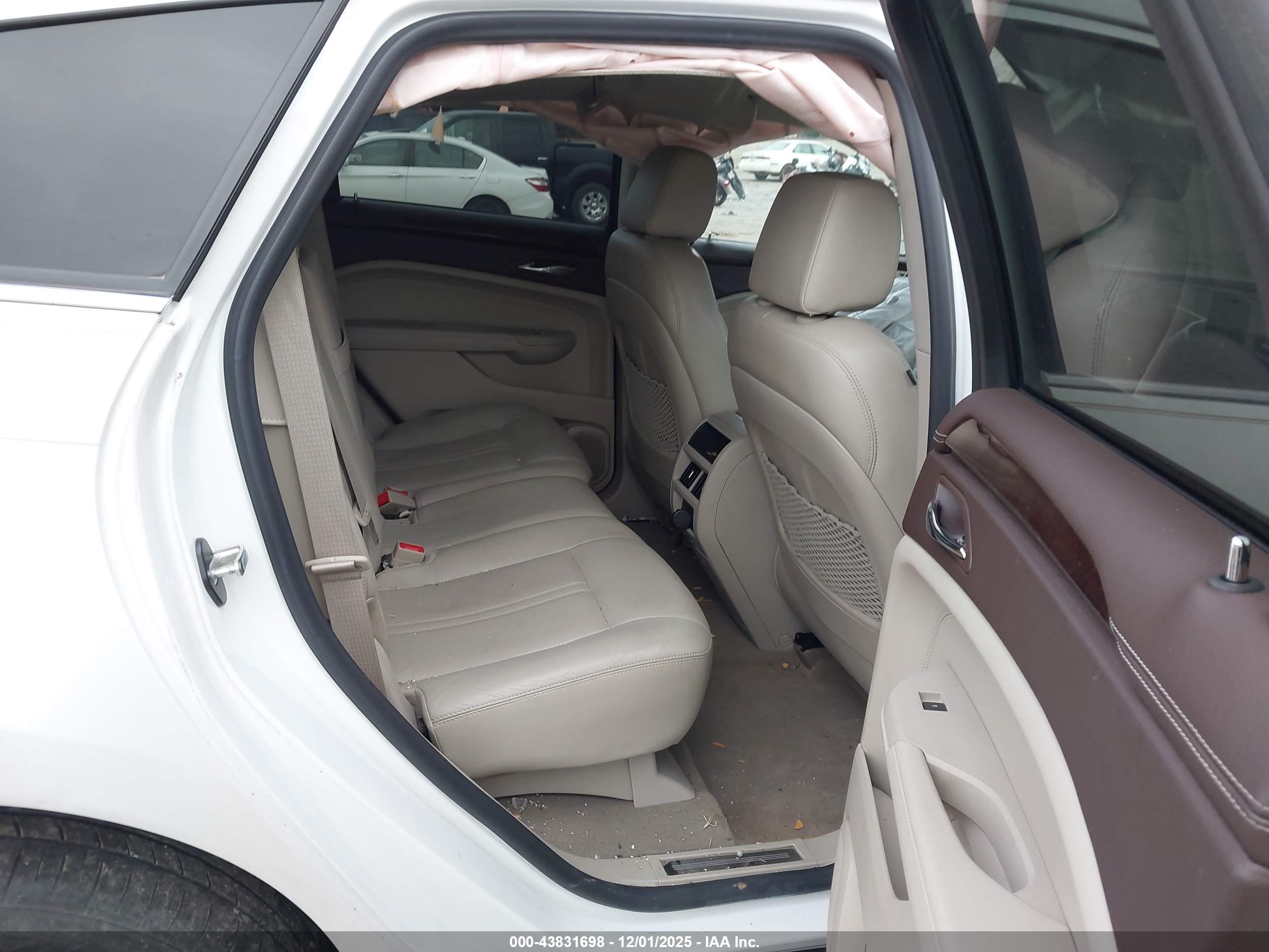 CADILLAC SRX image 8