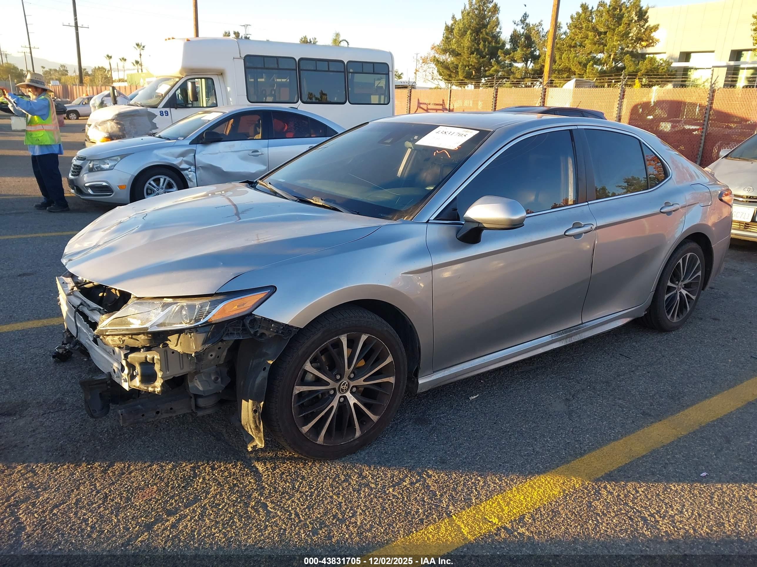 TOYOTA CAMRY image 2