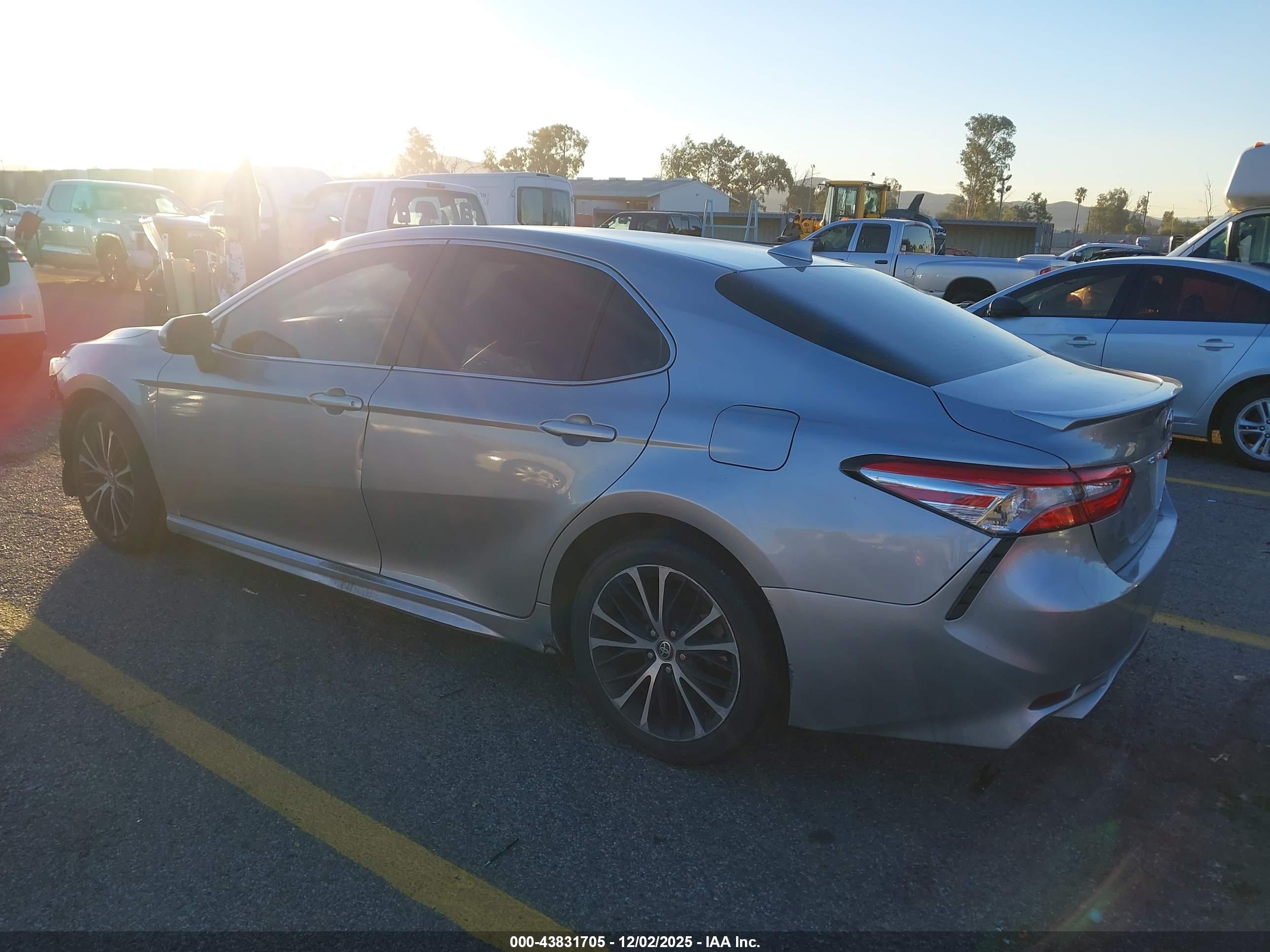 TOYOTA CAMRY image 3
