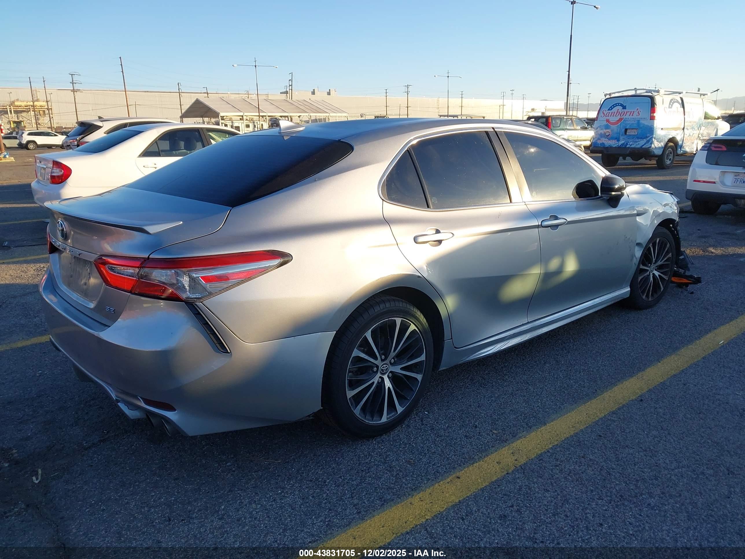 TOYOTA CAMRY image 4