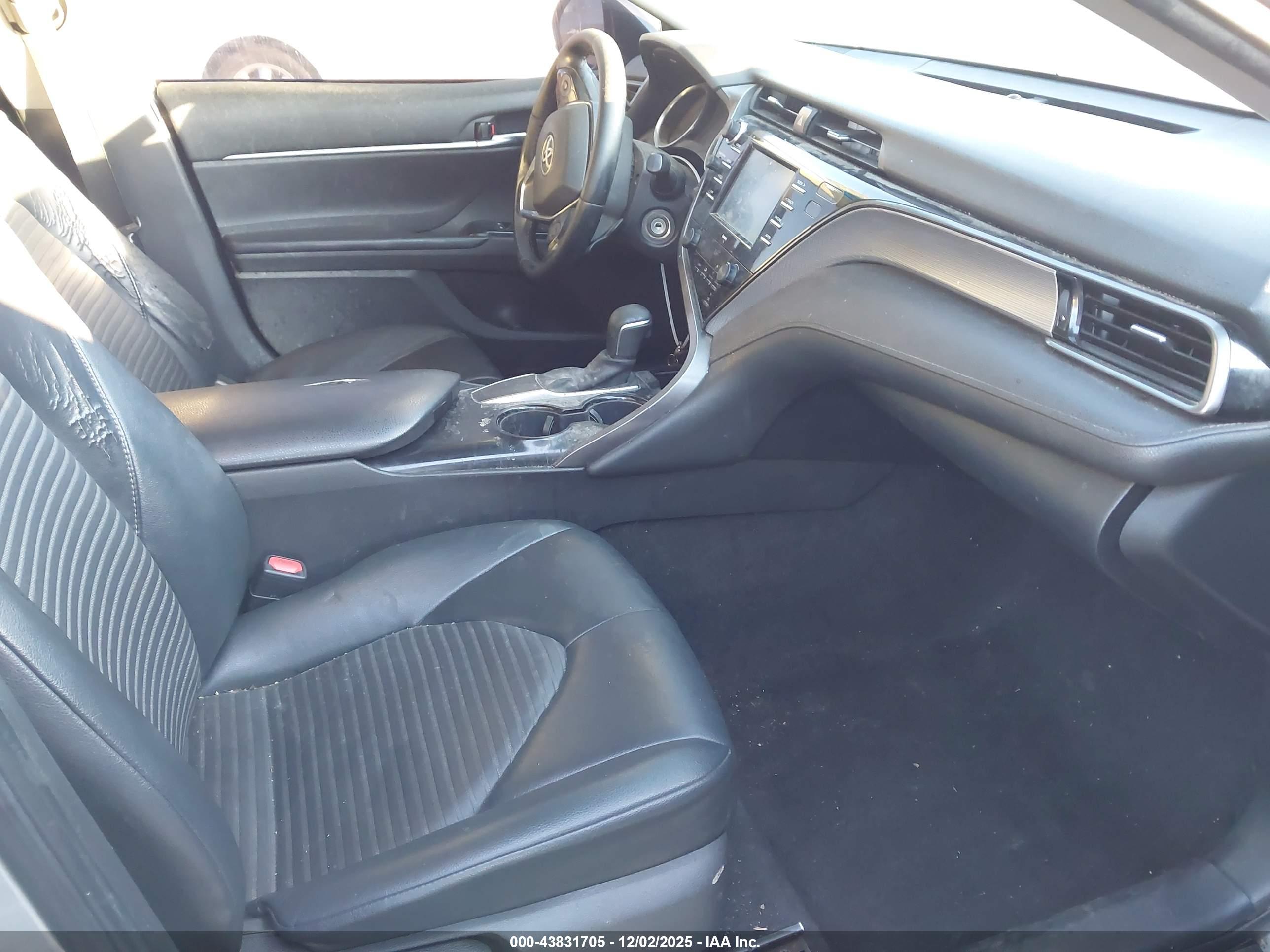 TOYOTA CAMRY image 5