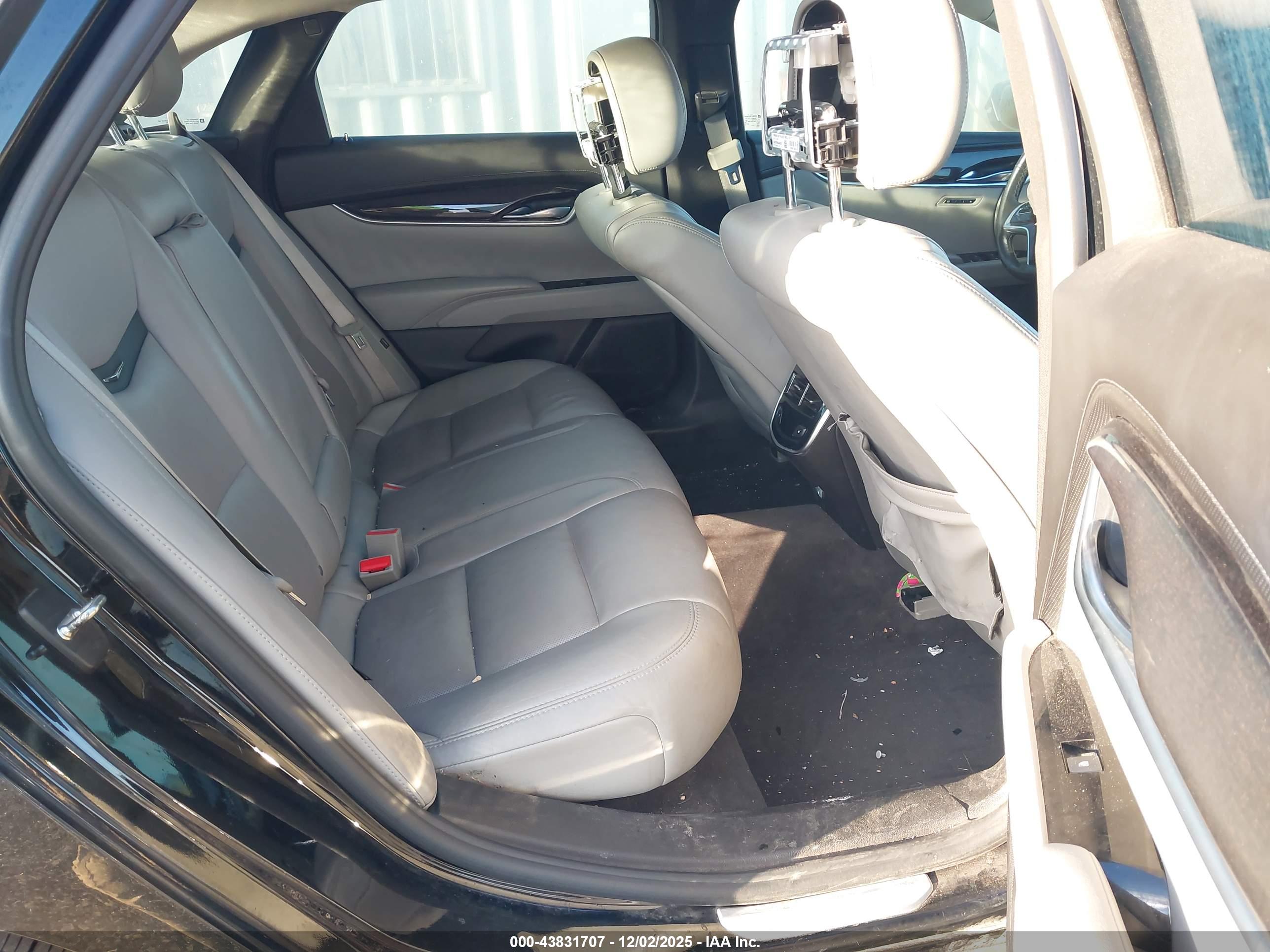CADILLAC XTS image 8
