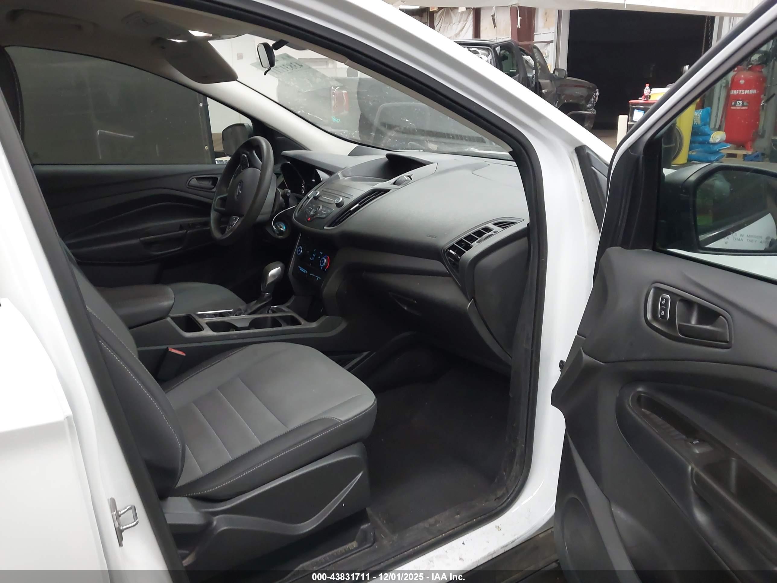 FORD ESCAPE image 5