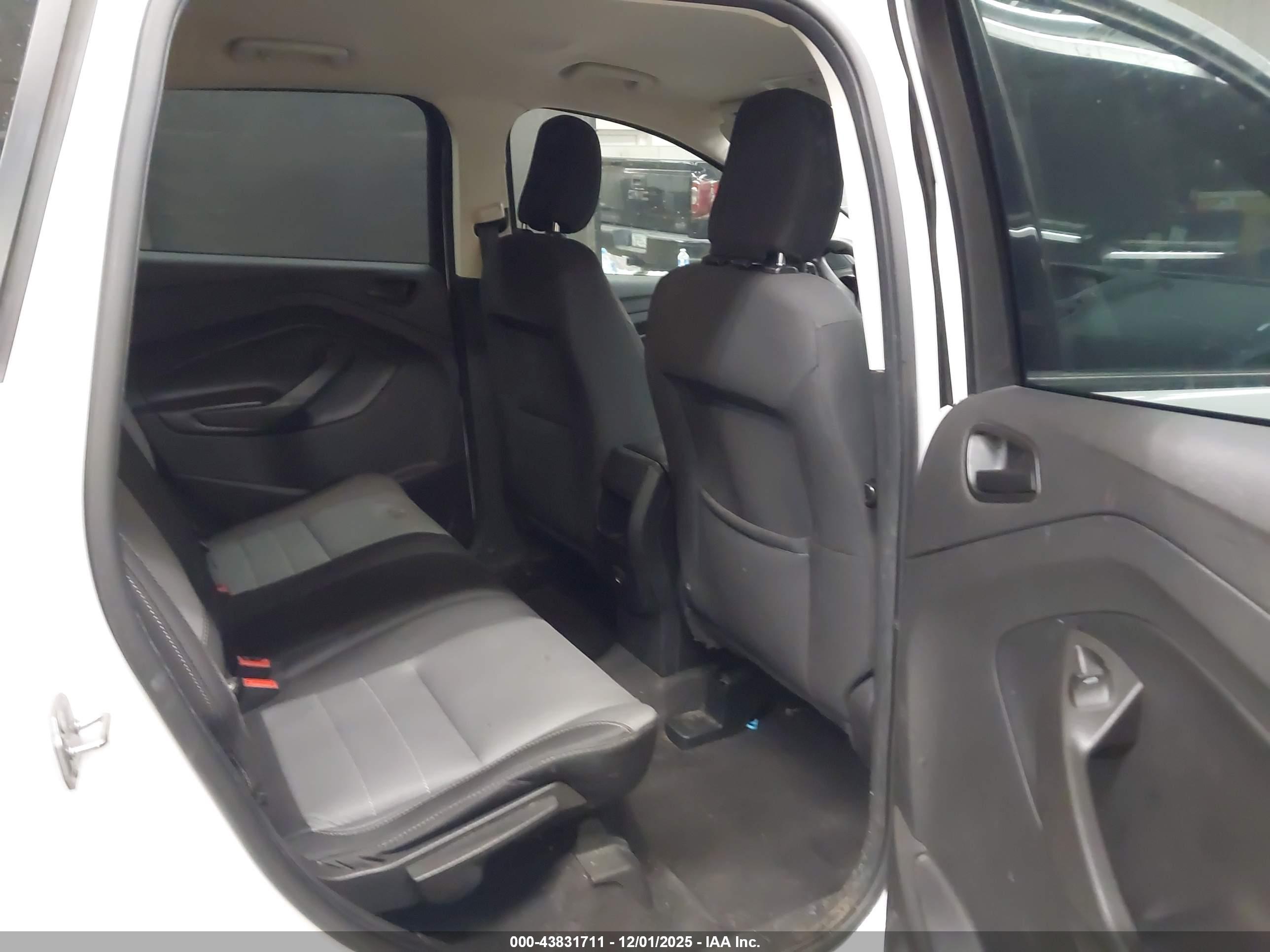 FORD ESCAPE image 8