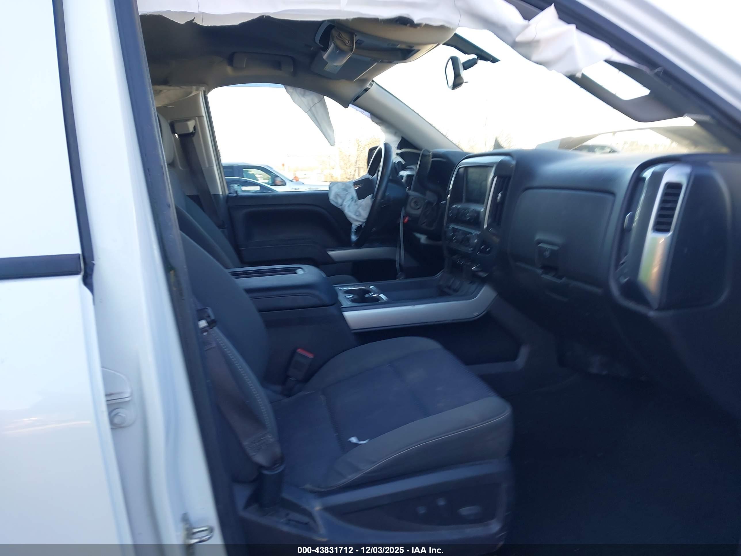 CHEVROLET SILVERADO image 5