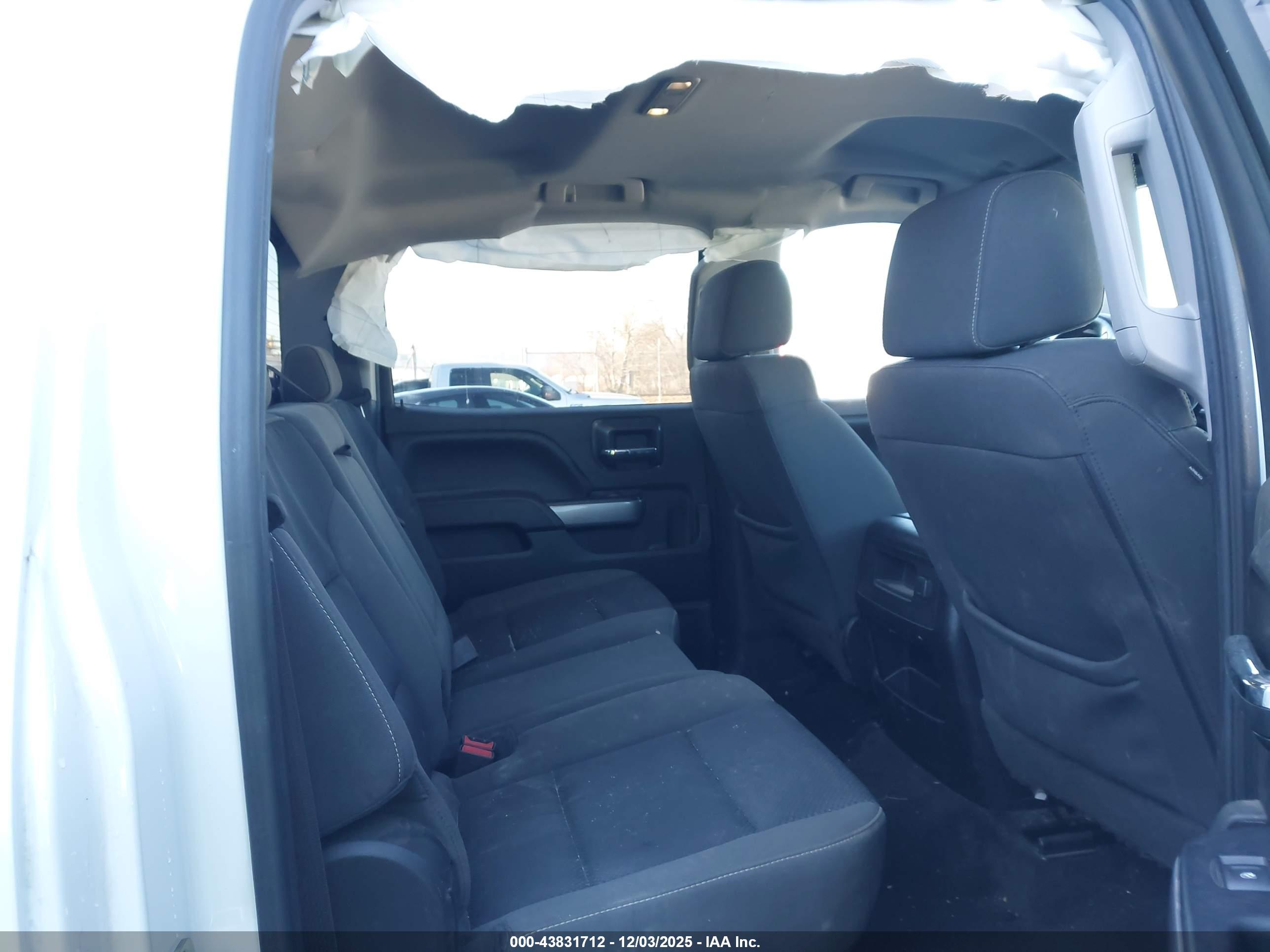 CHEVROLET SILVERADO image 8