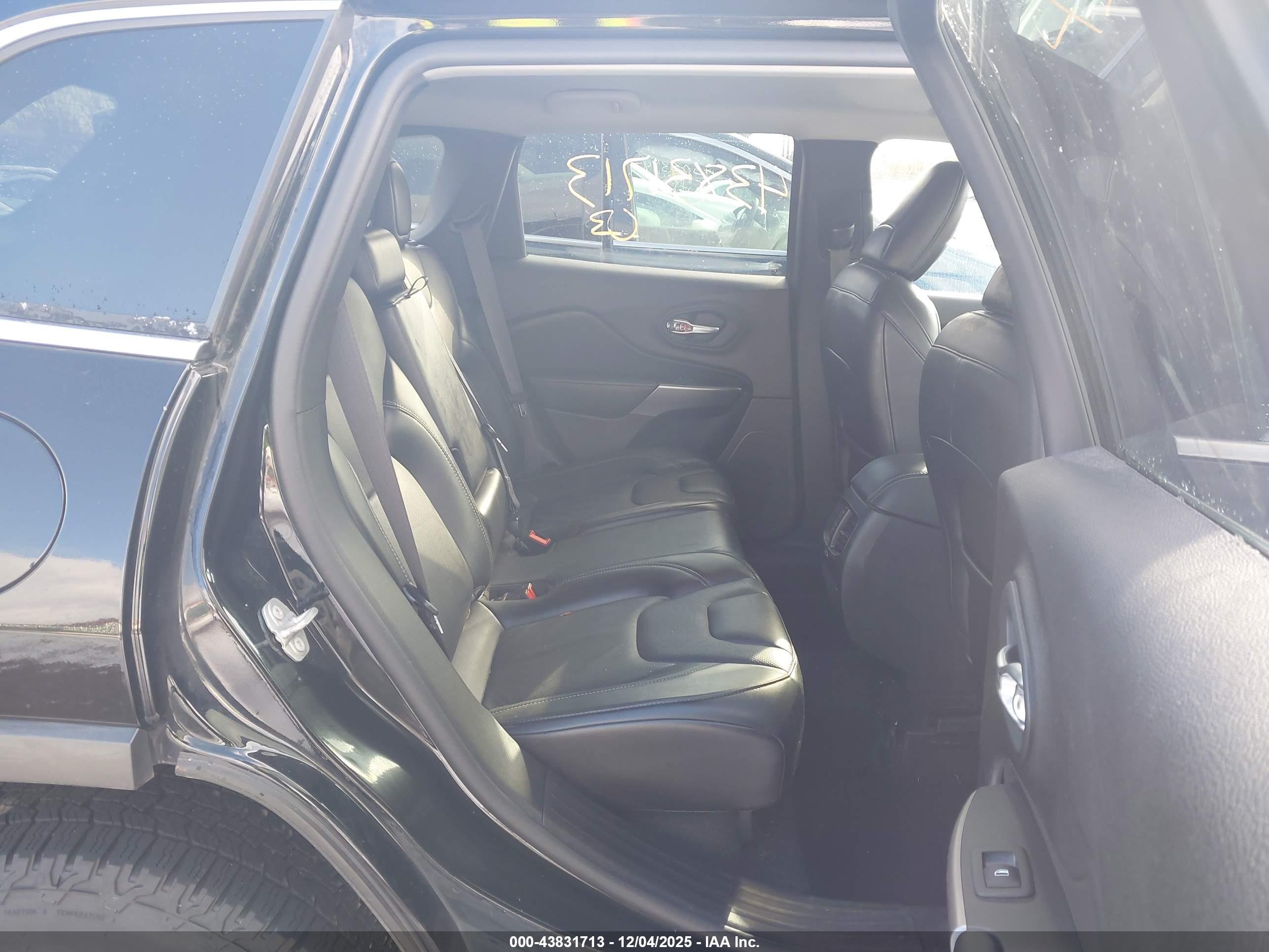 JEEP CHEROKEE image 8
