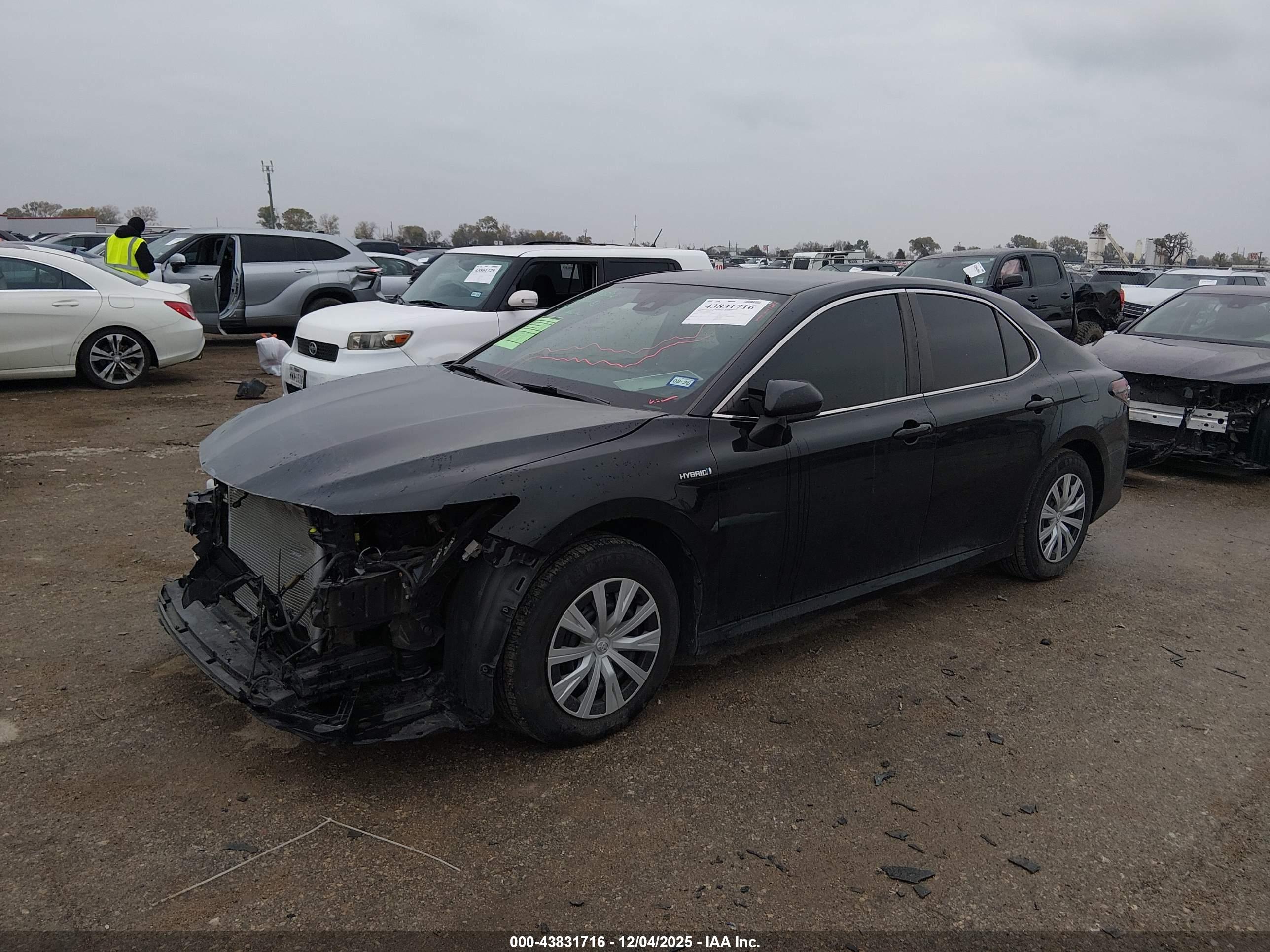 TOYOTA CAMRY image 2