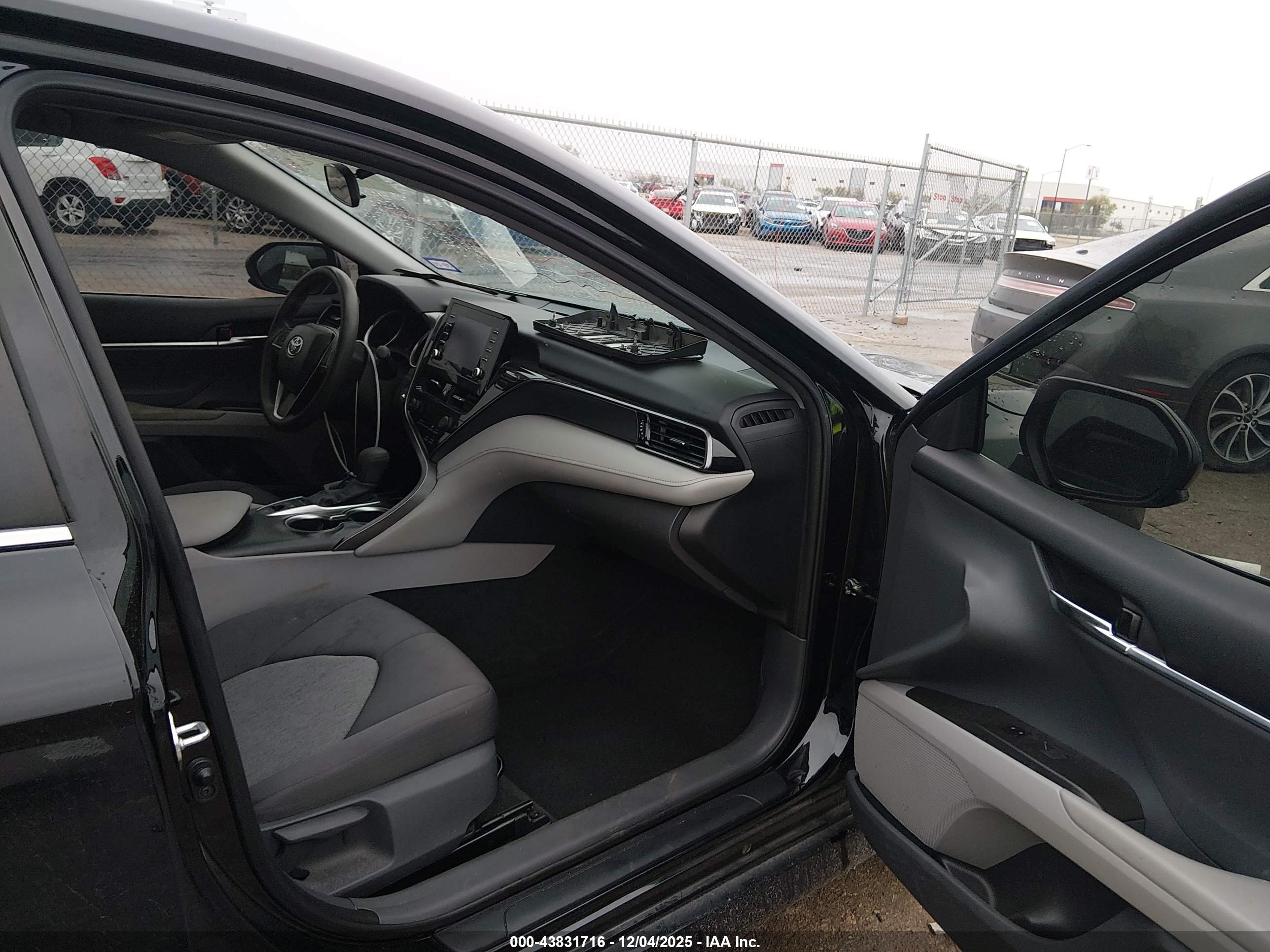 TOYOTA CAMRY image 5