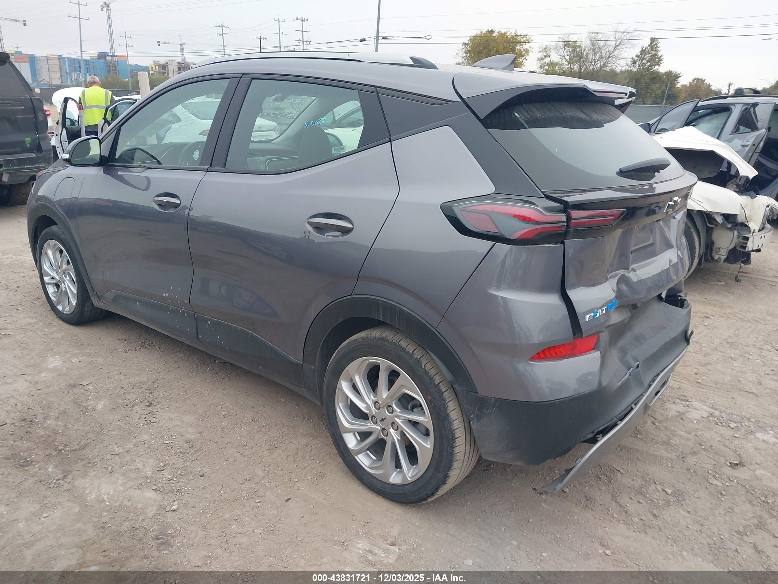 CHEVROLET BOLT image 3