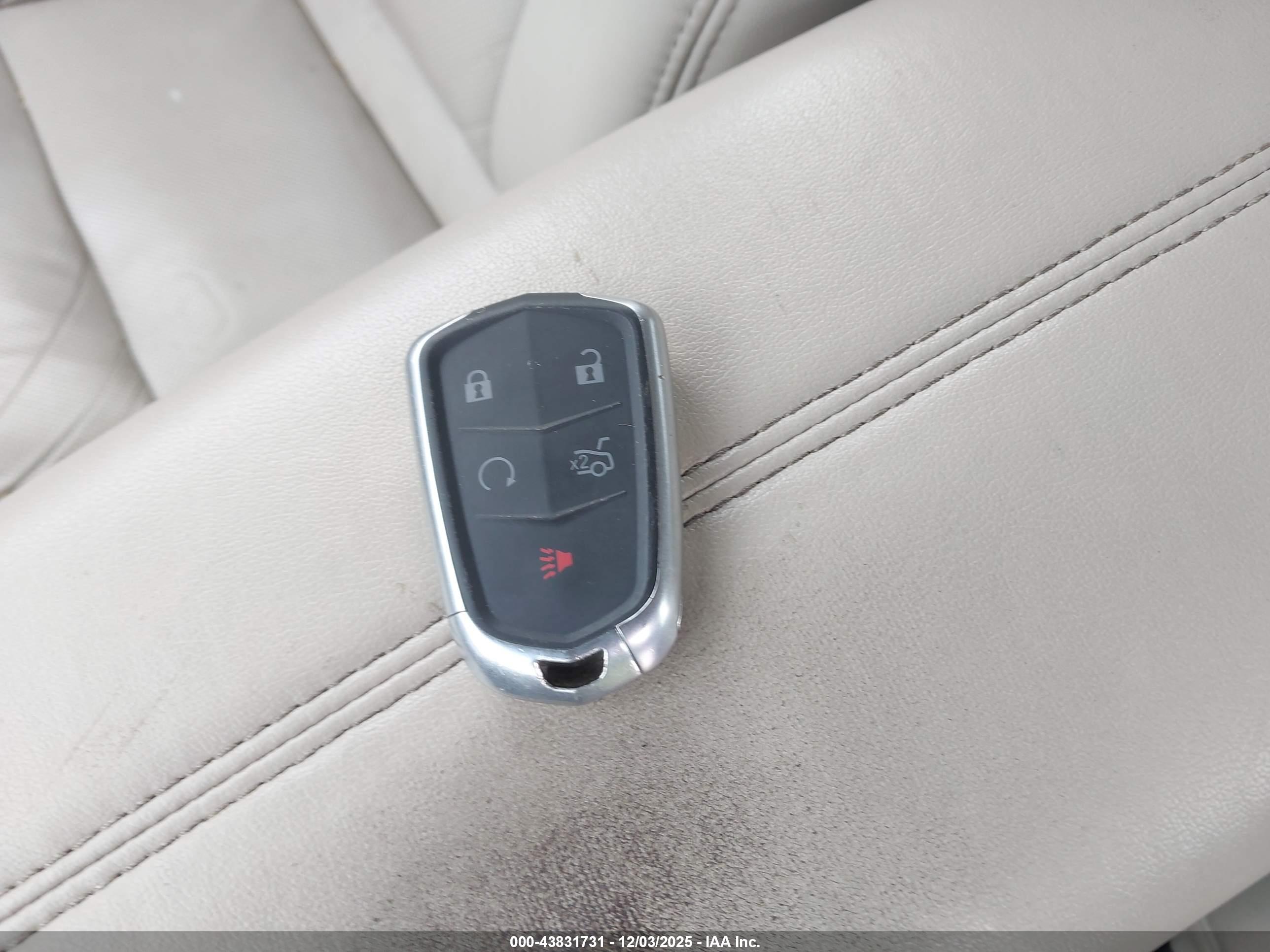 CADILLAC XTS image 11