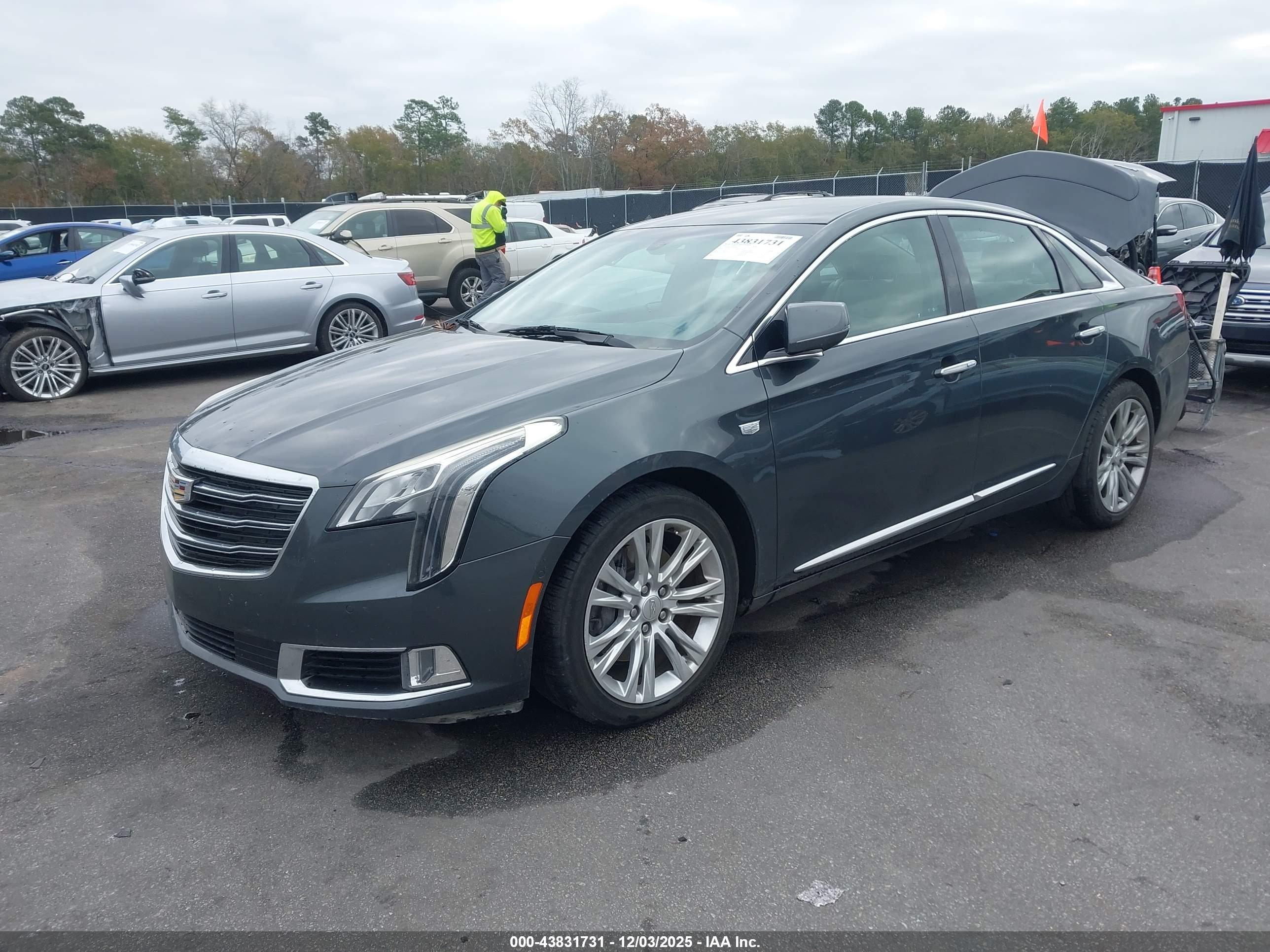 CADILLAC XTS image 2