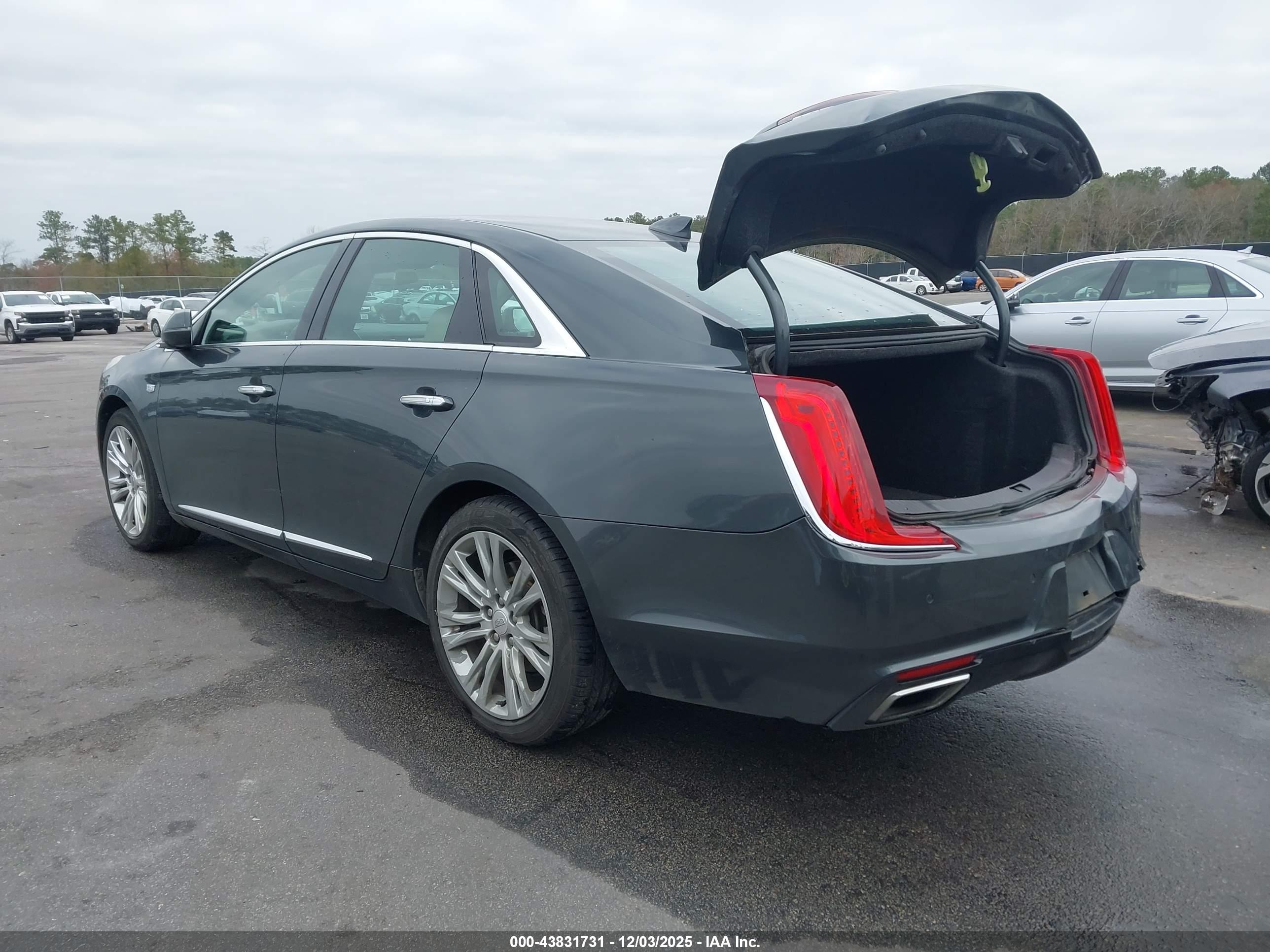 CADILLAC XTS image 3