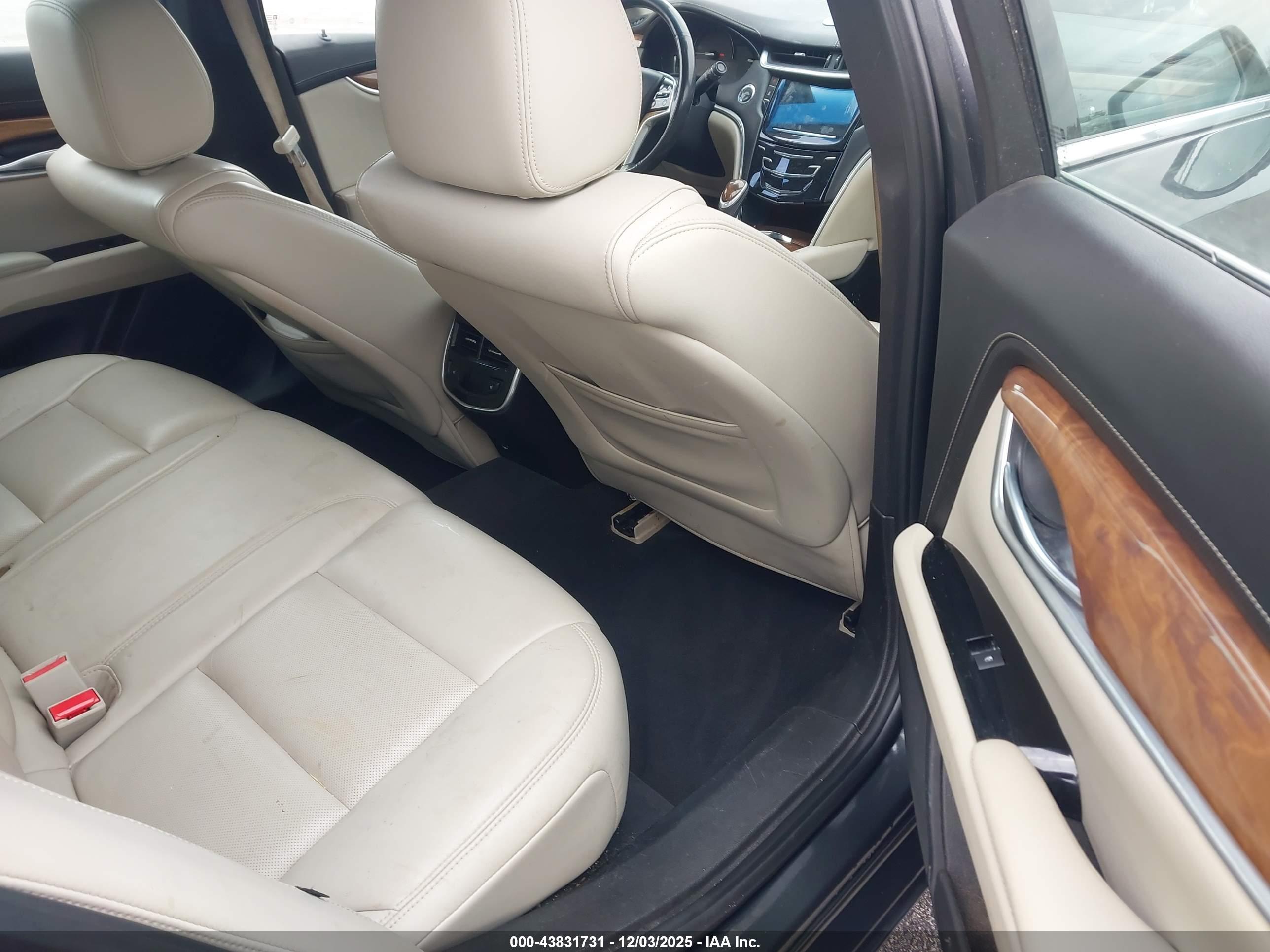 CADILLAC XTS image 8