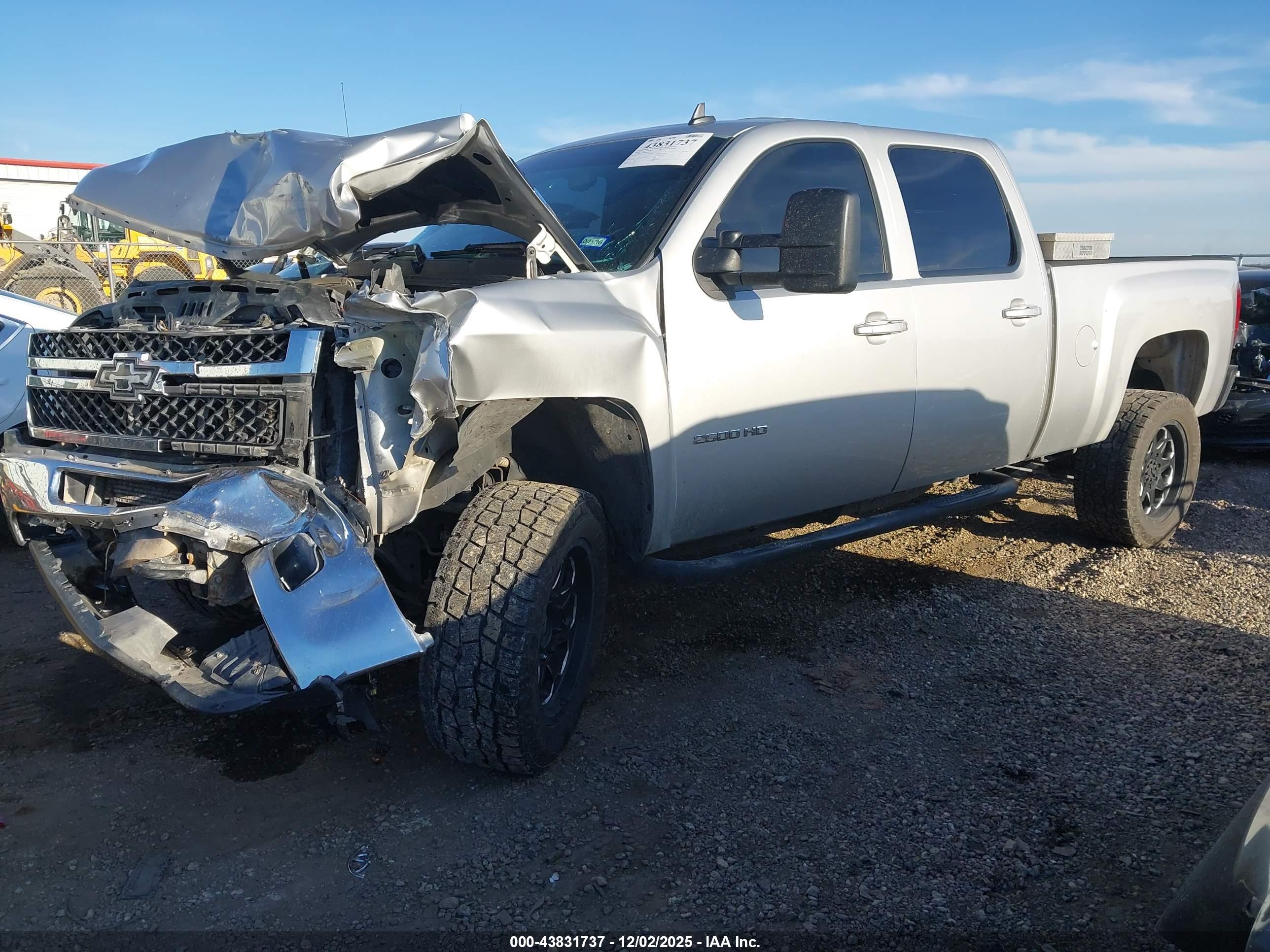 CHEVROLET SILVERADO image 2