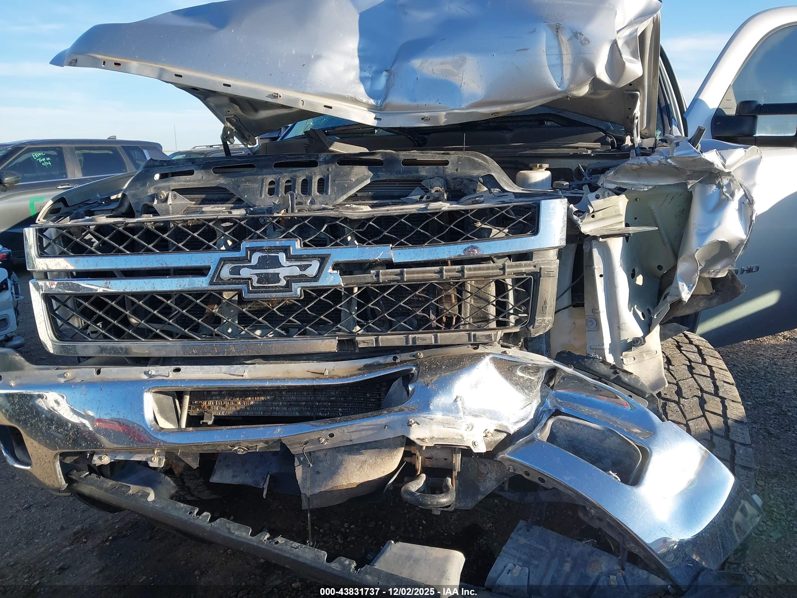 CHEVROLET SILVERADO image 6