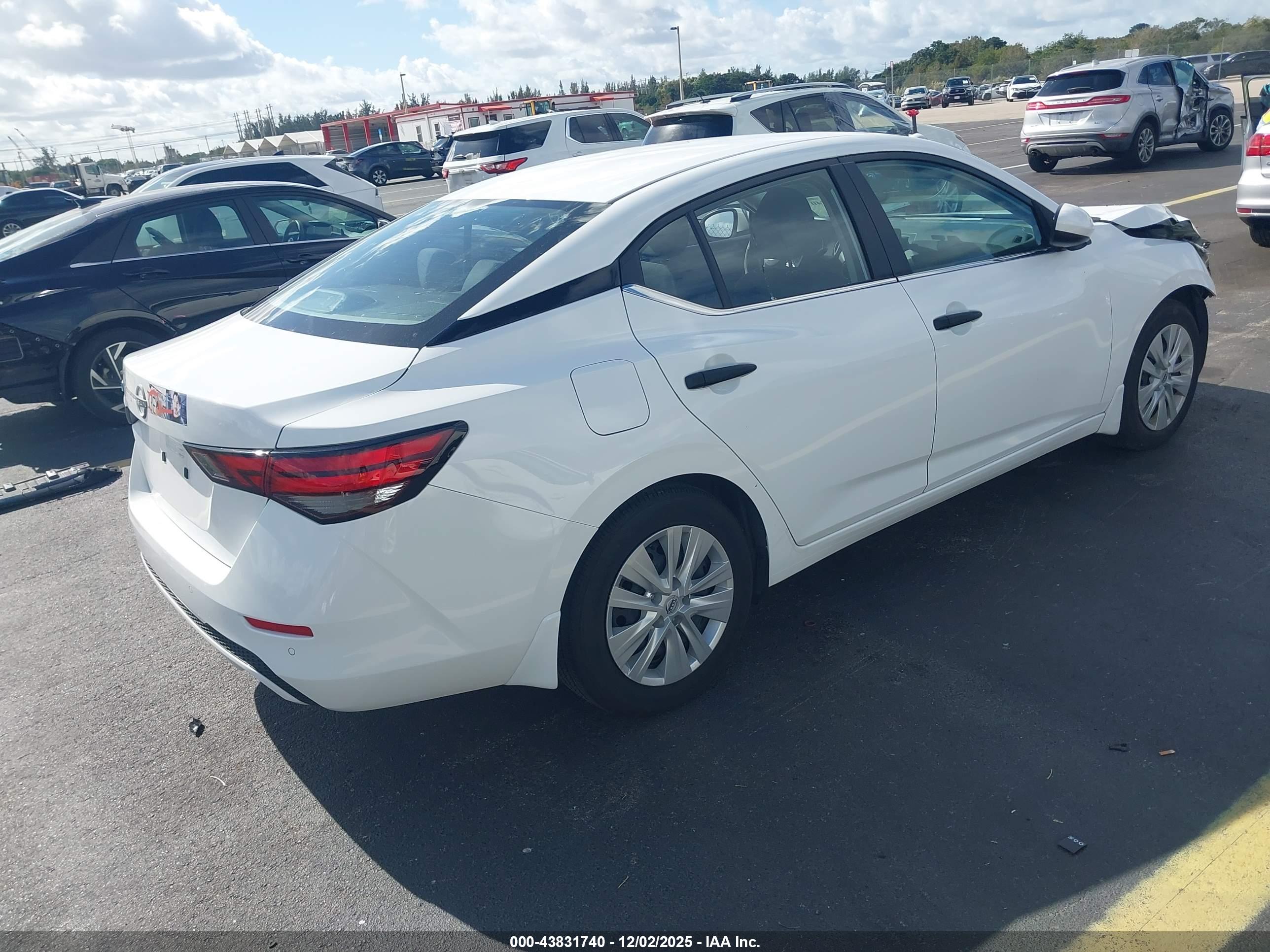 NISSAN SENTRA image 4