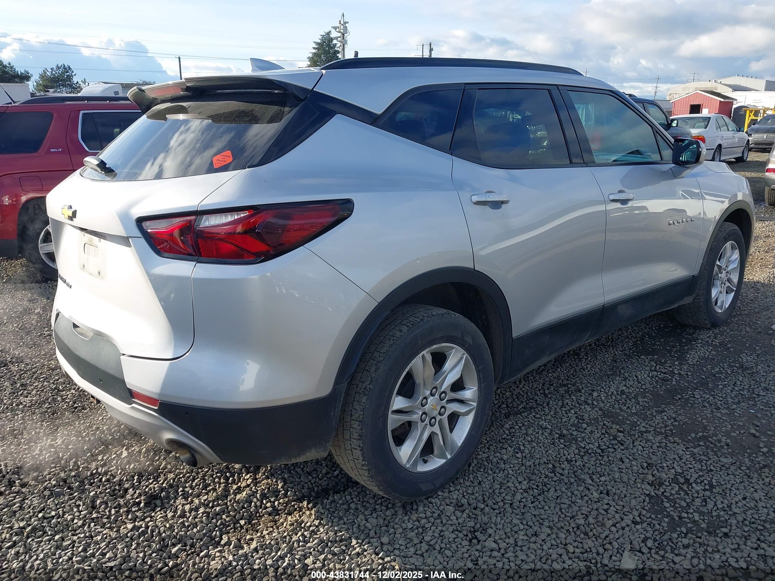 CHEVROLET BLAZER image 4