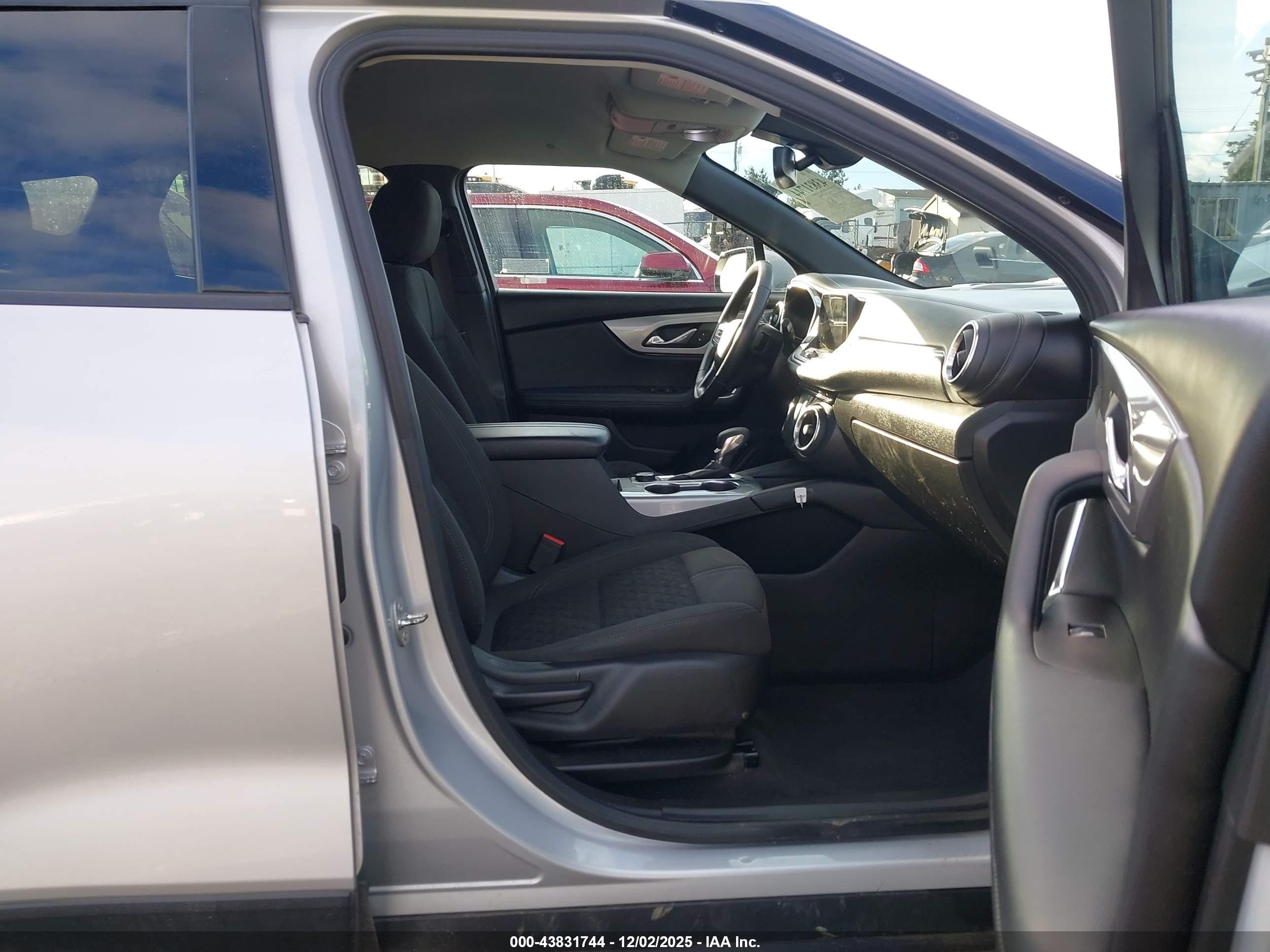 CHEVROLET BLAZER image 5