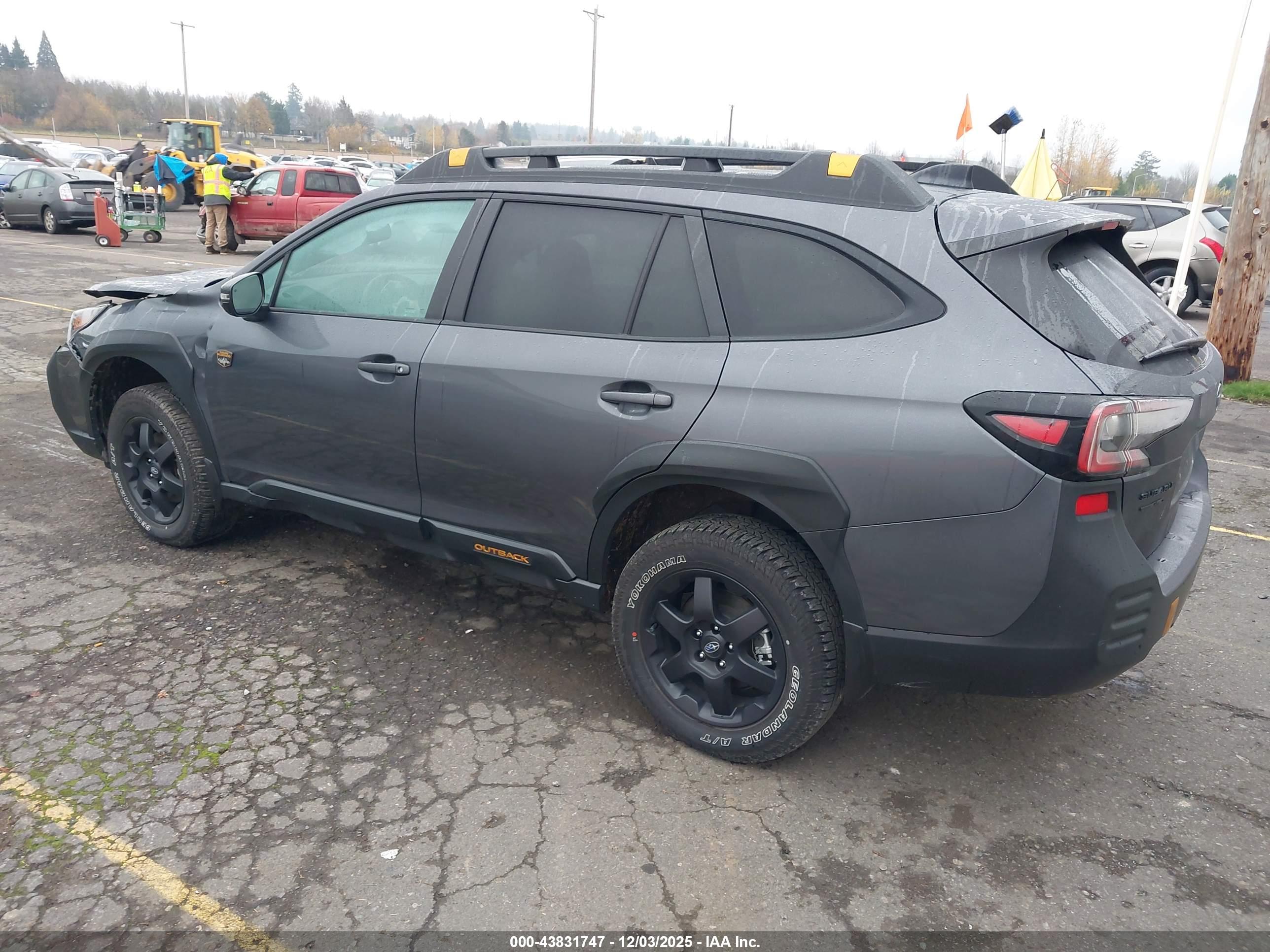 SUBARU OUTBACK image 3