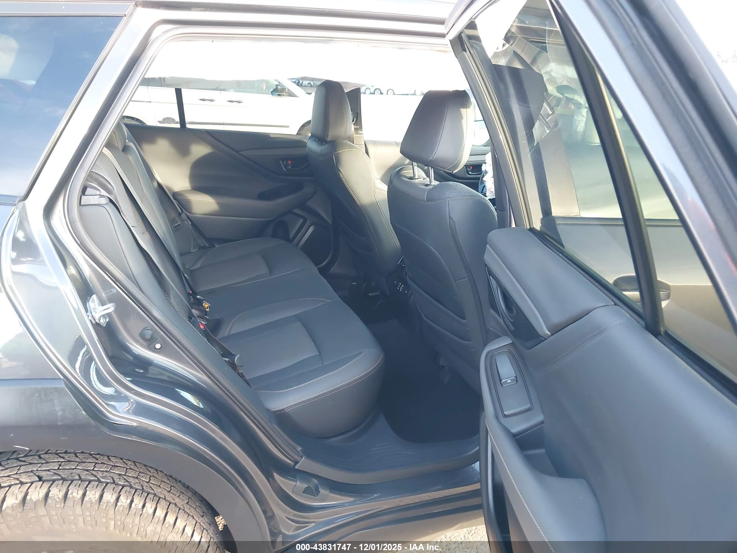 SUBARU OUTBACK image 8