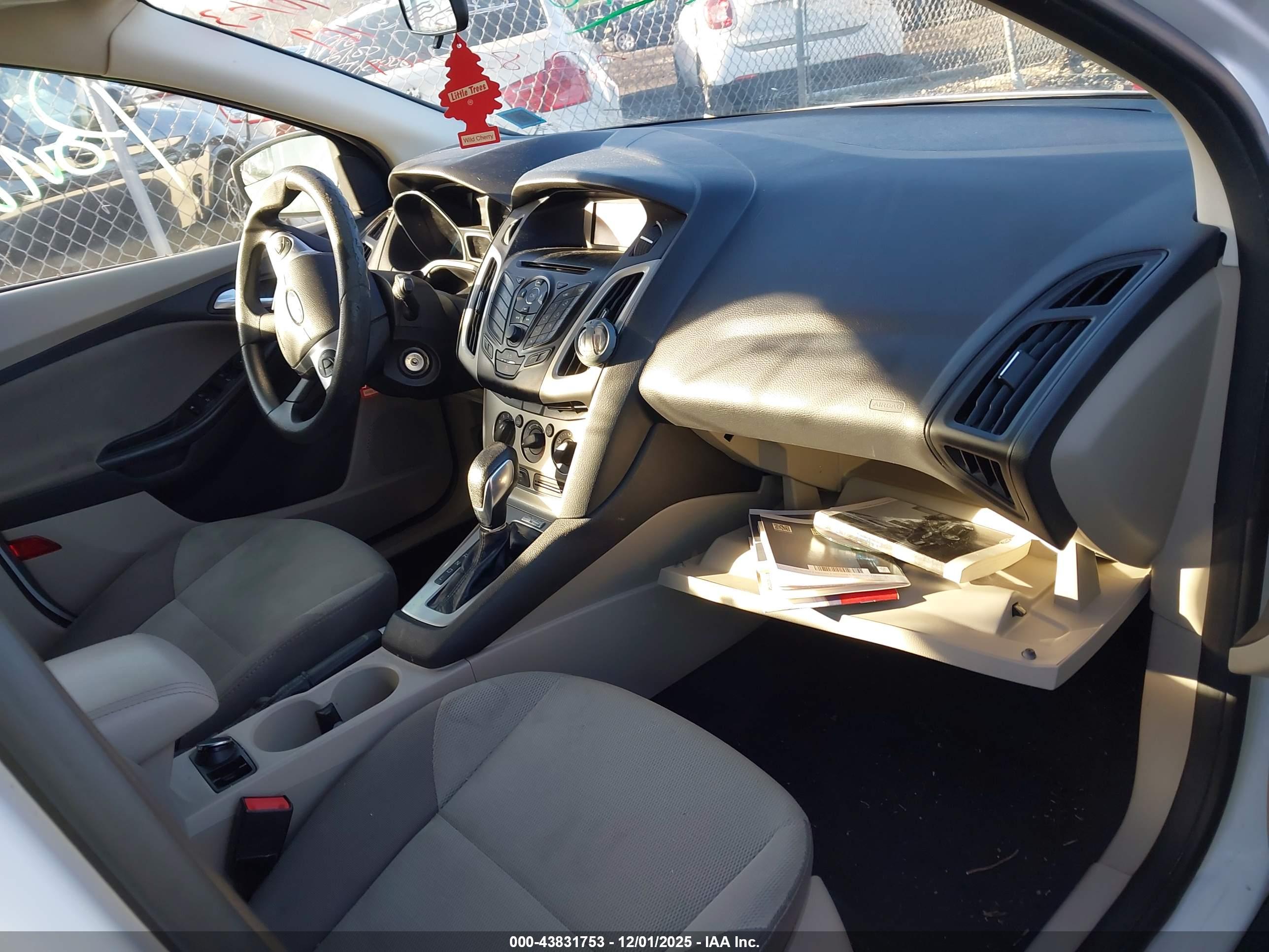 FORD FOCUS image 5