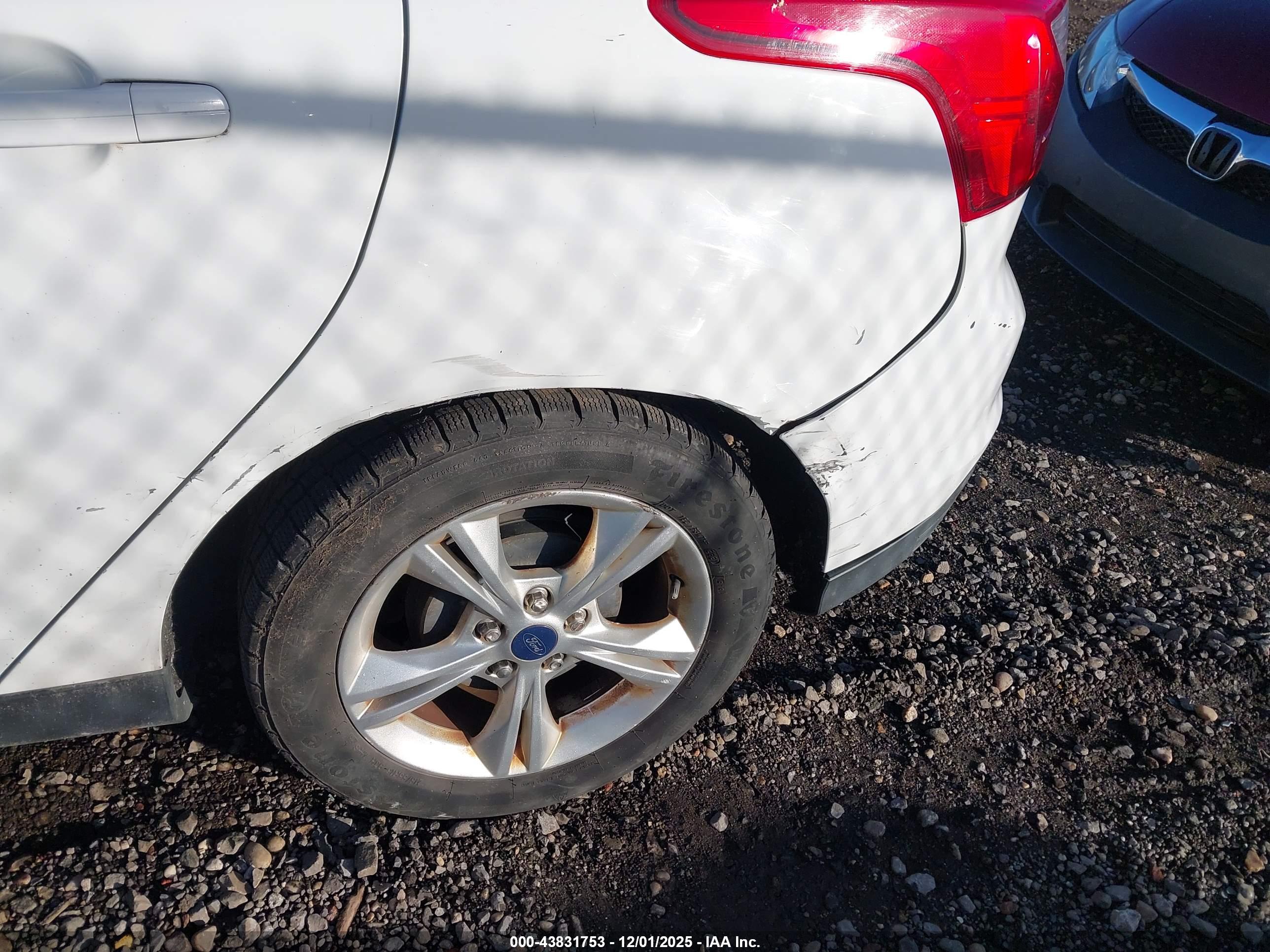 FORD FOCUS image 6