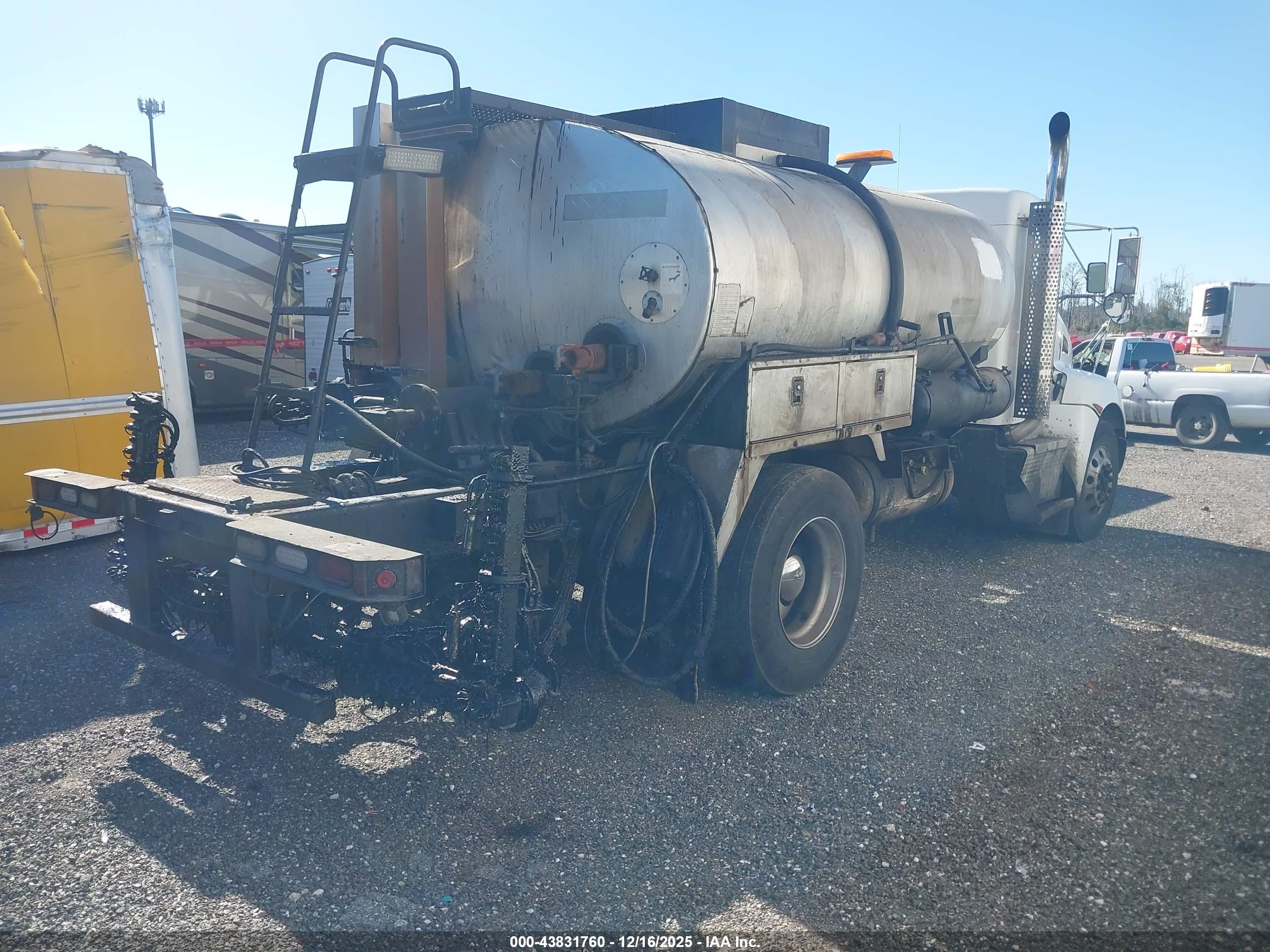 KENWORTH CONSTRUCTION image 4