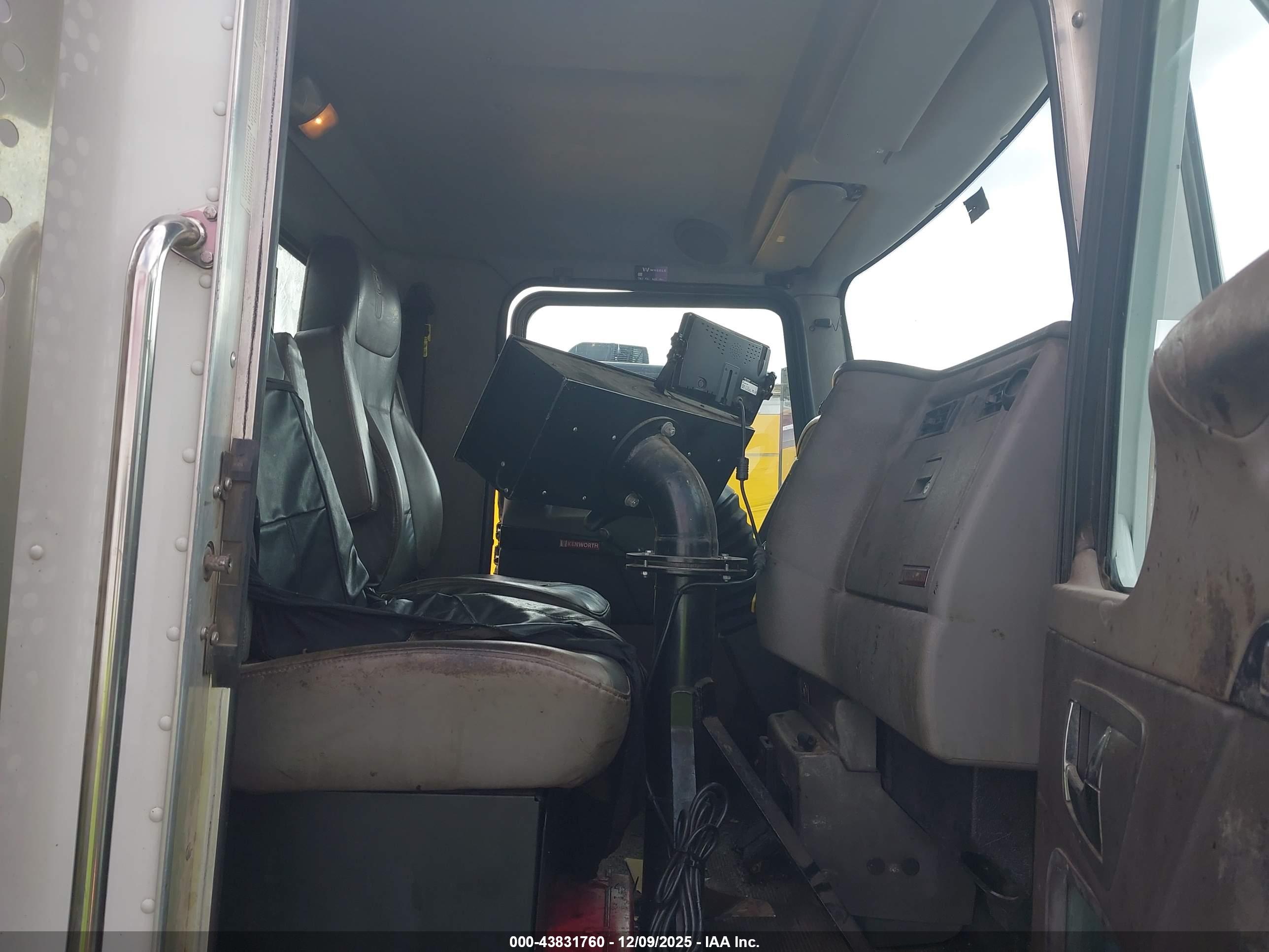 KENWORTH CONSTRUCTION image 8