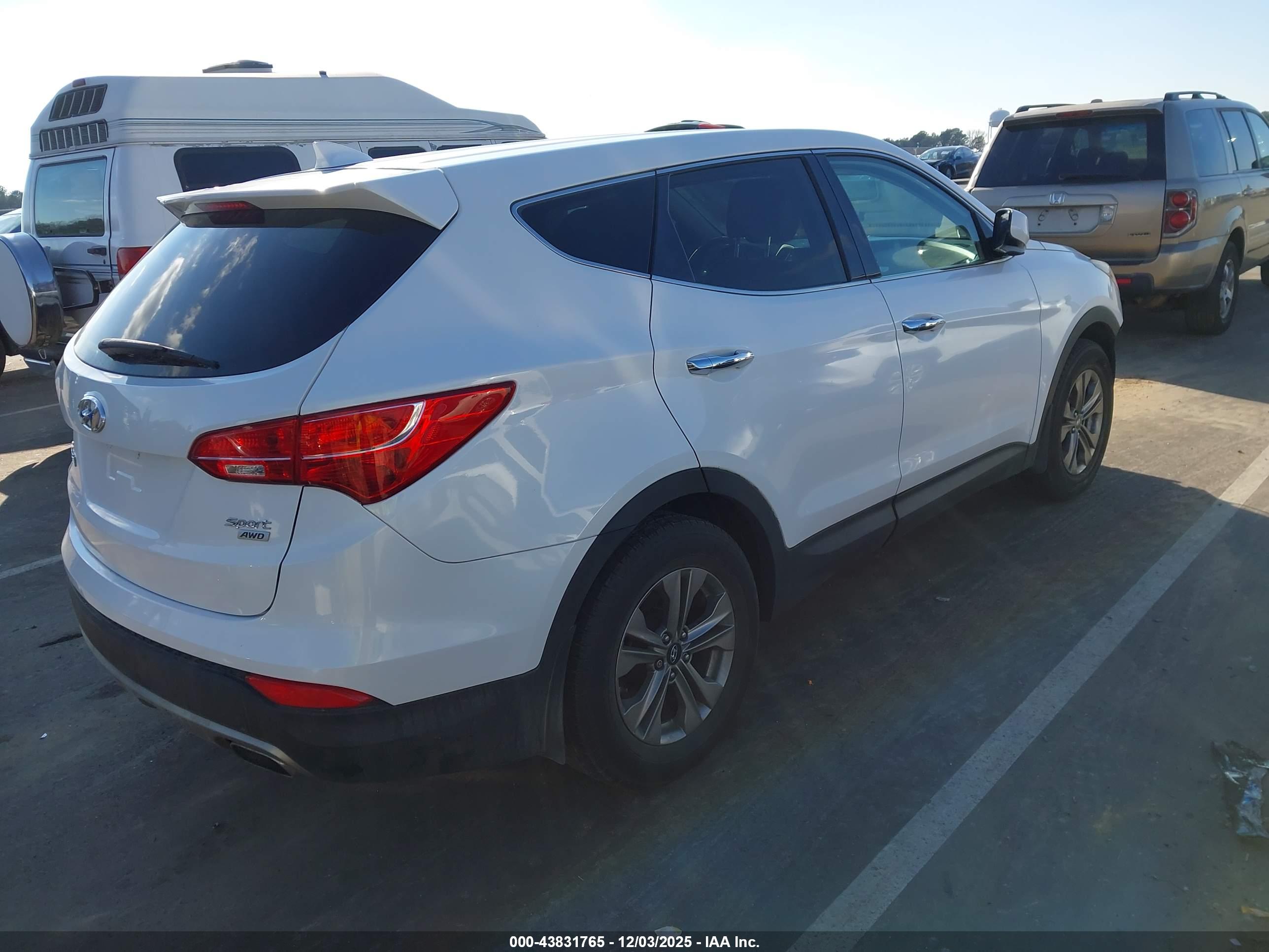 HYUNDAI SANTA image 4